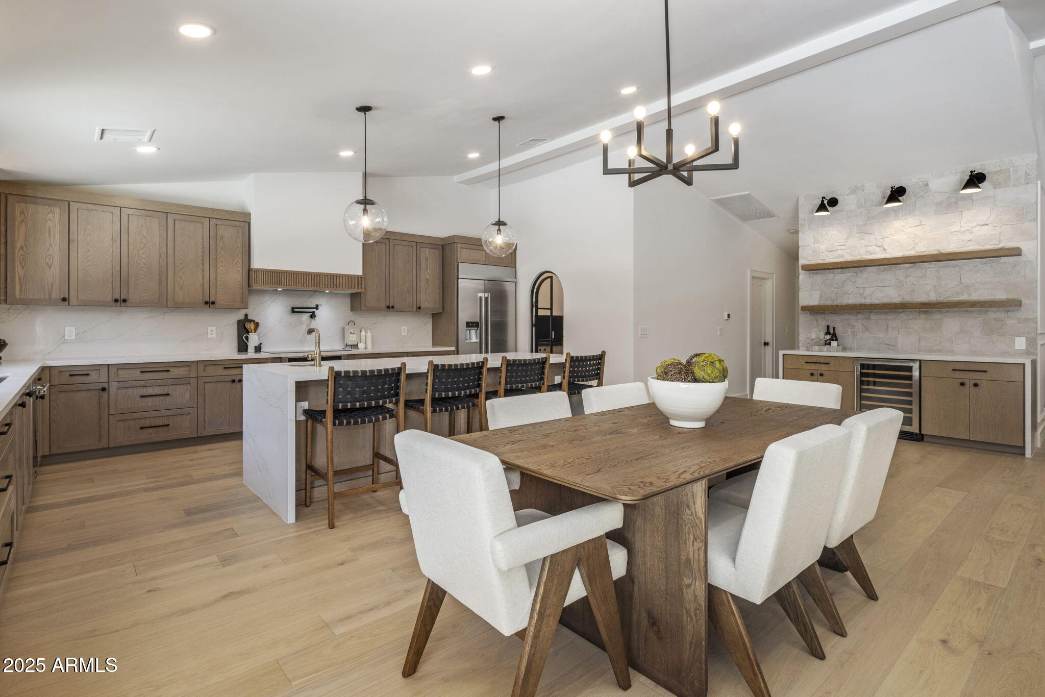 7528 E WINDROSE Drive