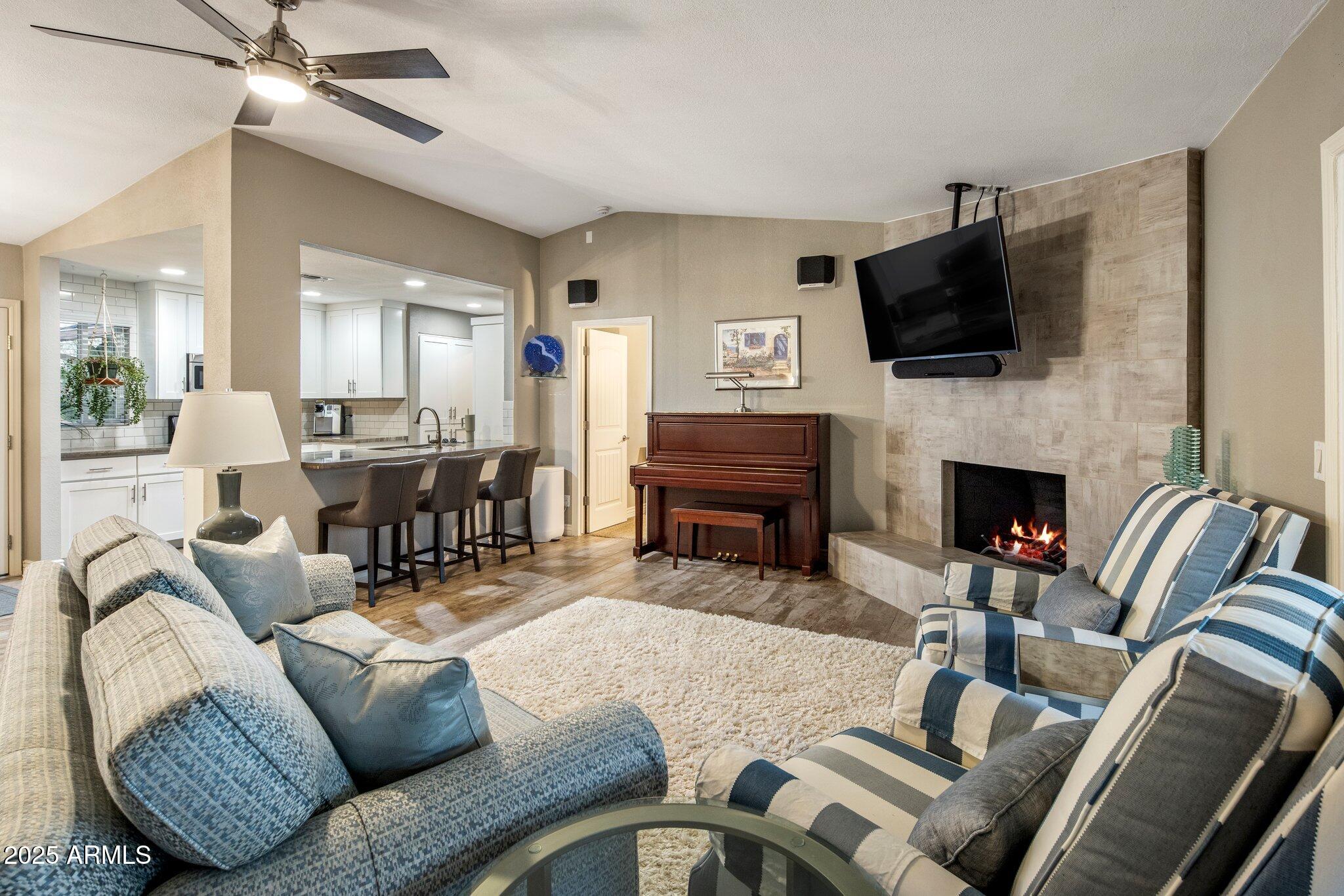 5802 E GELDING Drive