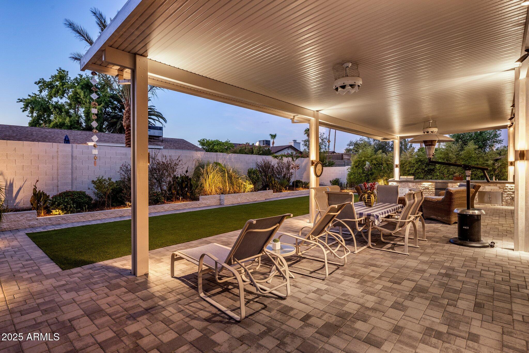 5802 E GELDING Drive