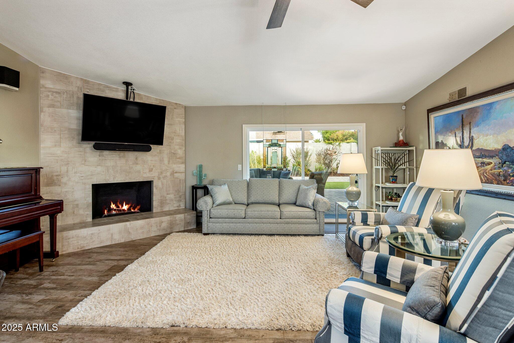 5802 E GELDING Drive