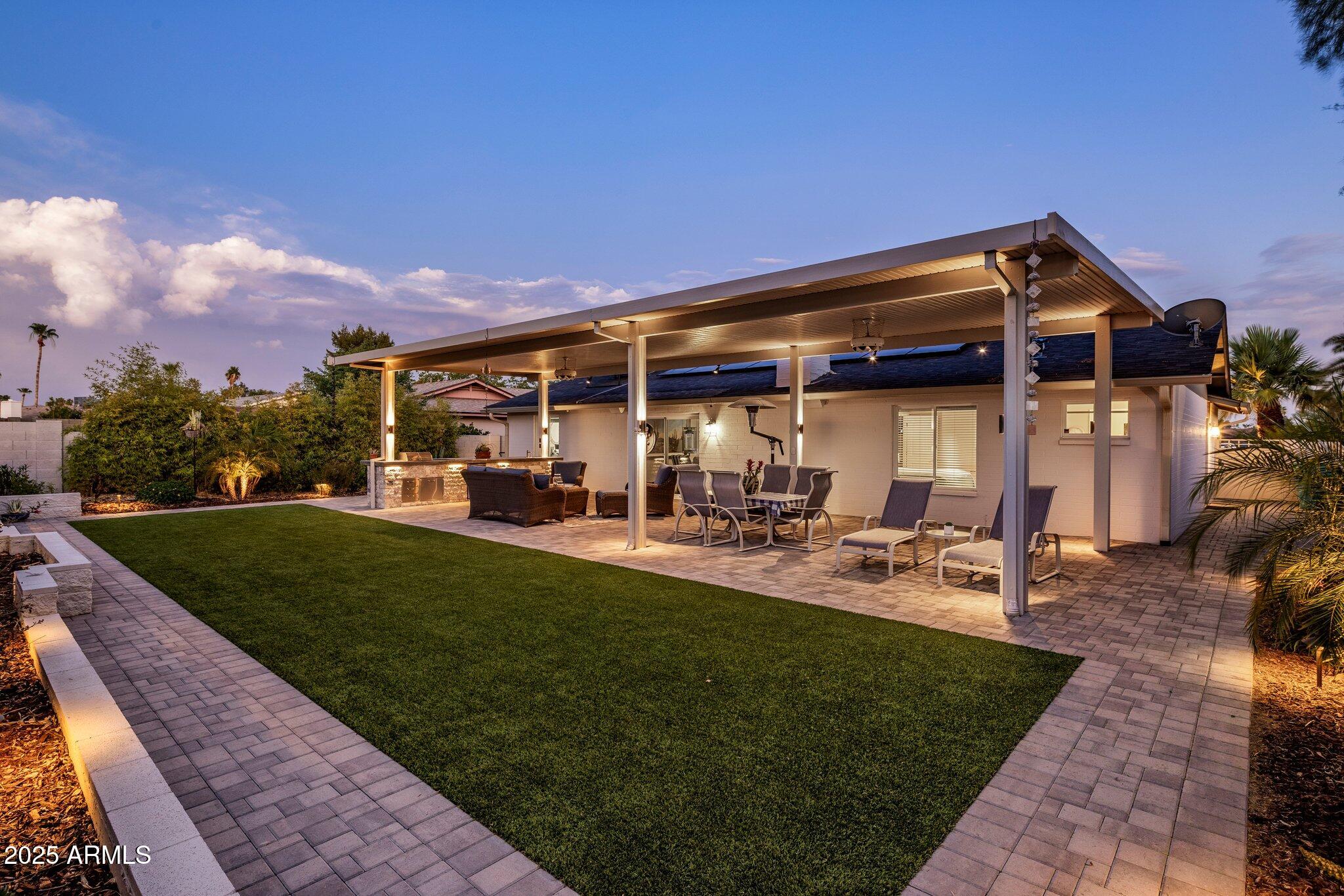 5802 E GELDING Drive