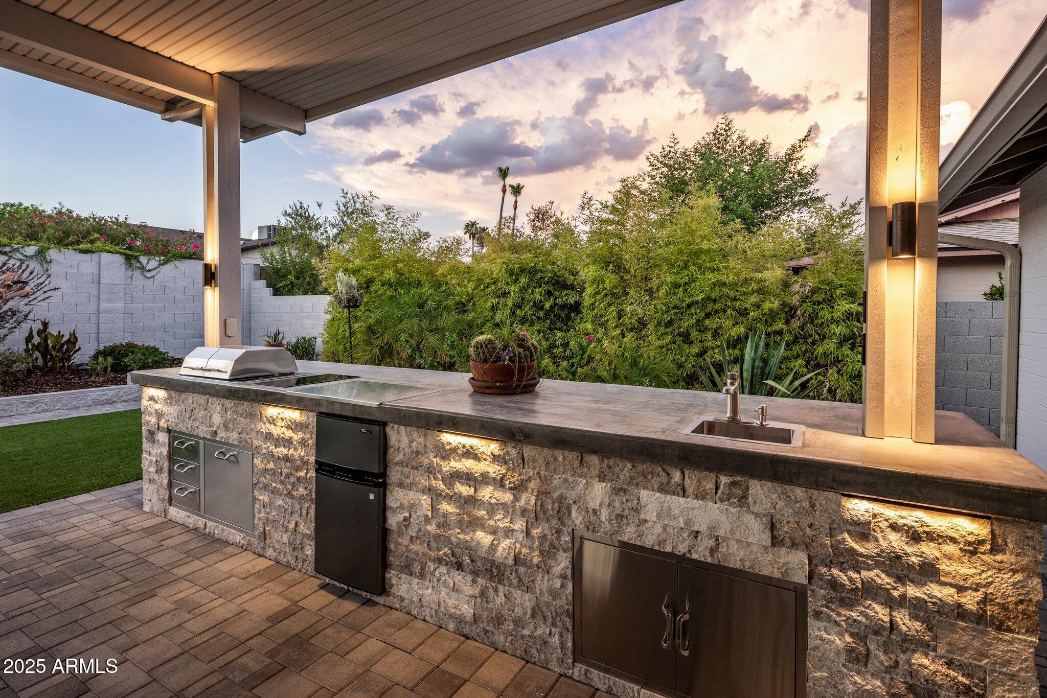 5802 E GELDING Drive