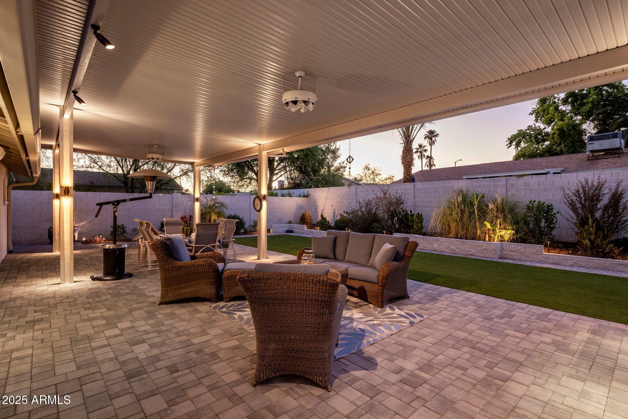 5802 E GELDING Drive