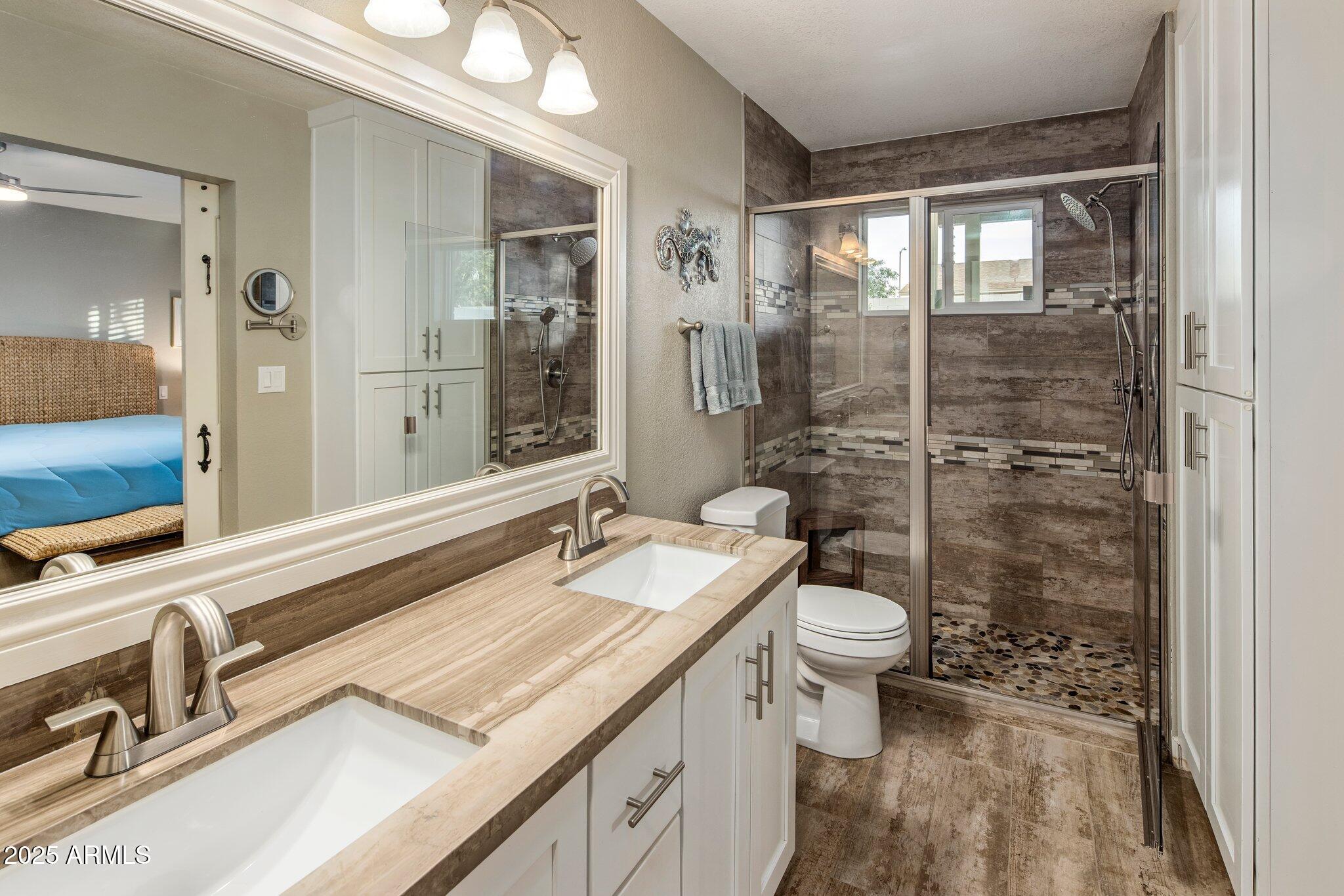 5802 E GELDING Drive