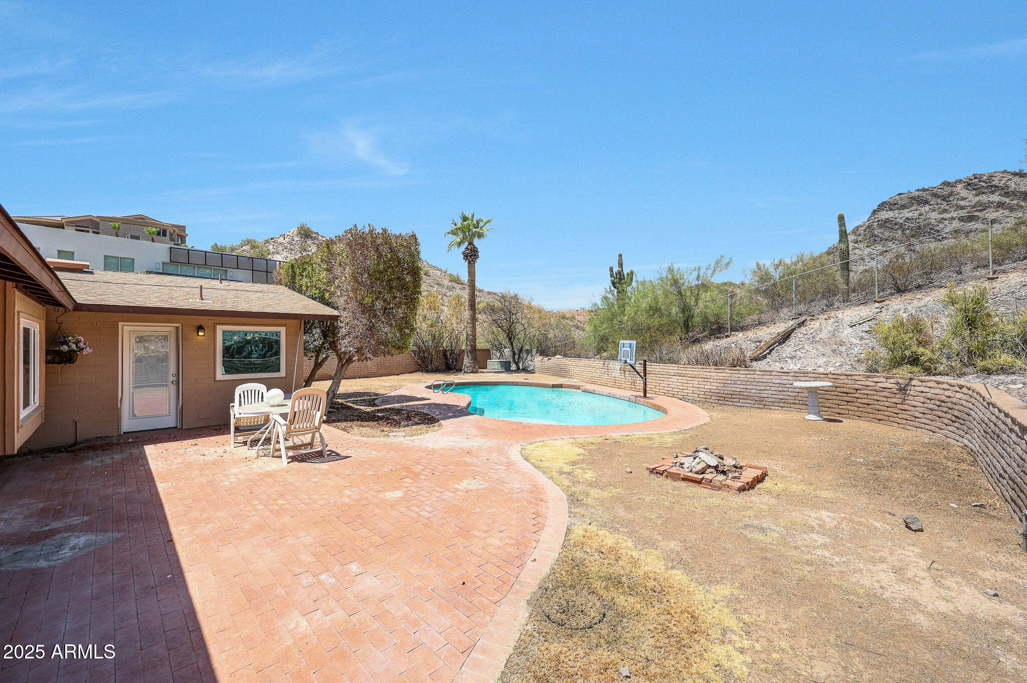 2202 E BELMONT Avenue