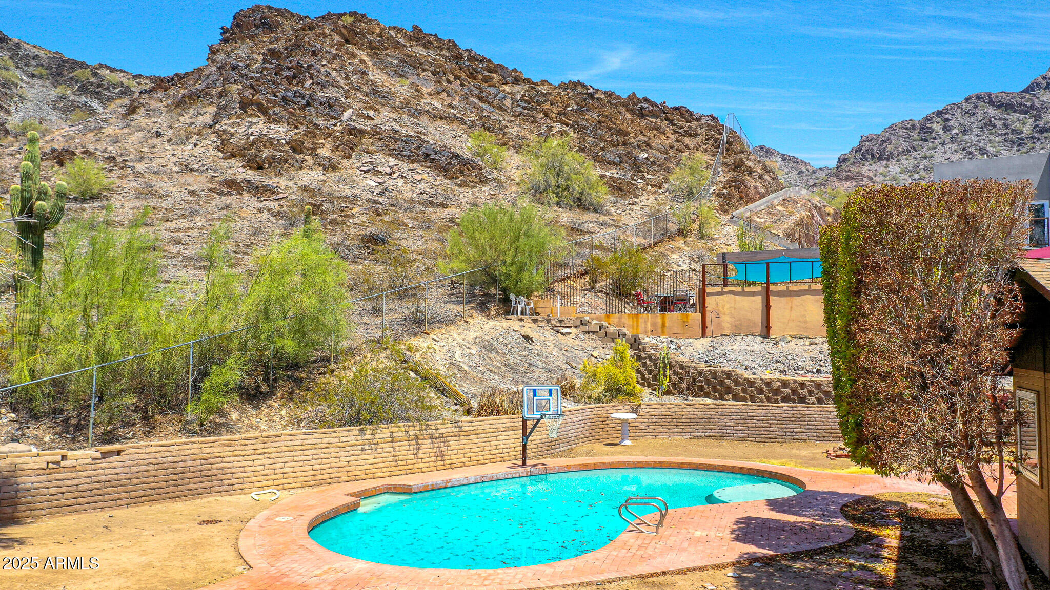 2202 E BELMONT Avenue