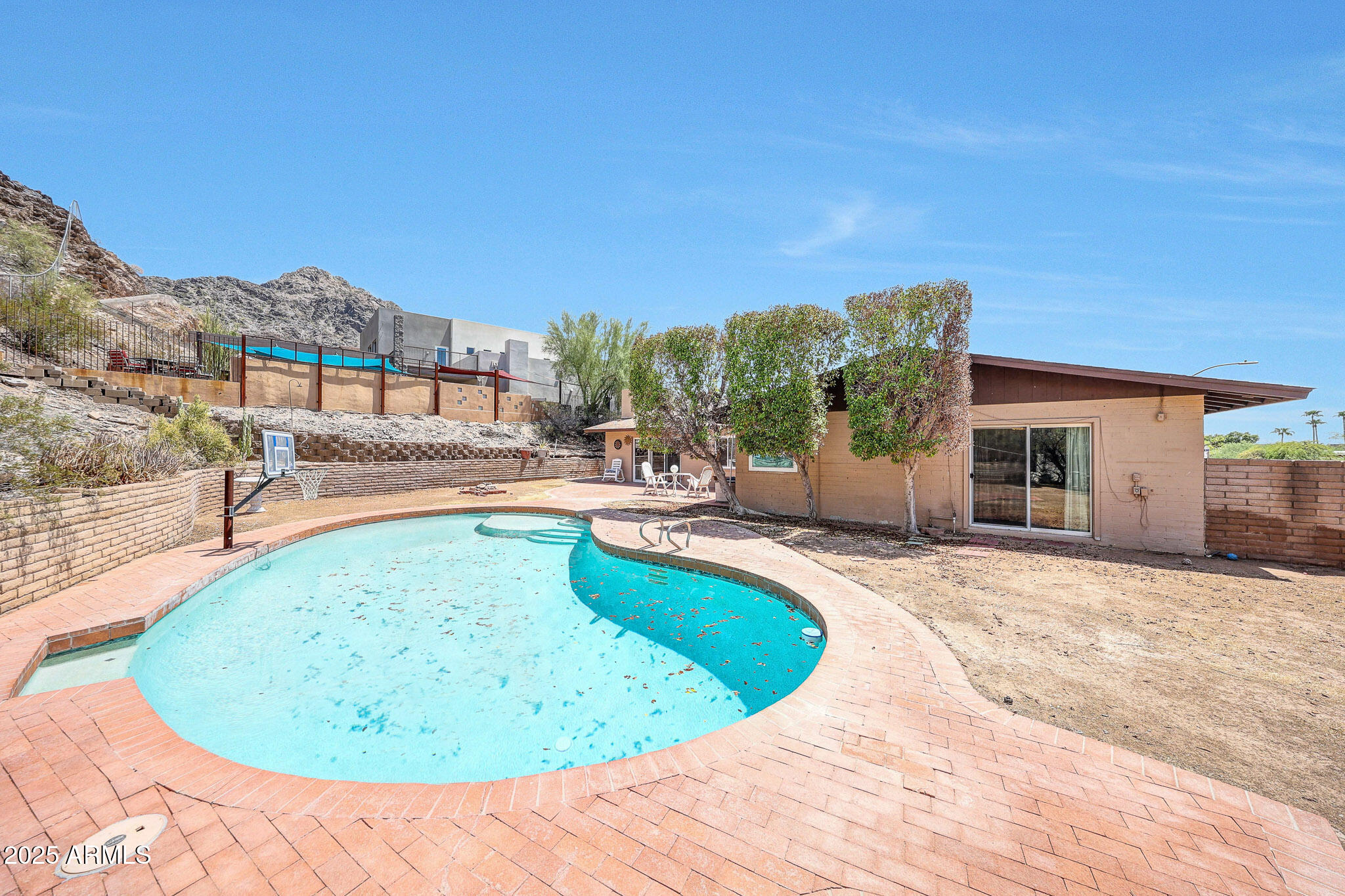 2202 E BELMONT Avenue