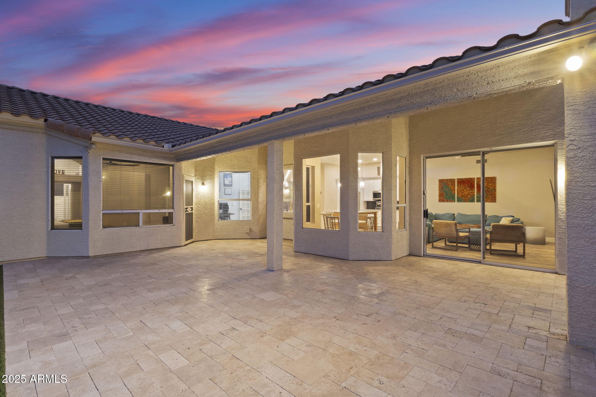 5433 E HARTFORD Avenue