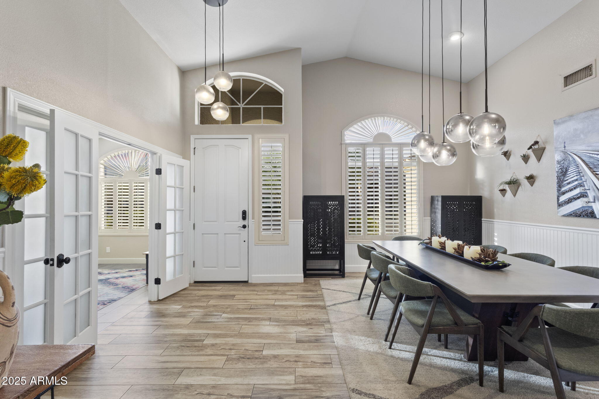 5433 E HARTFORD Avenue