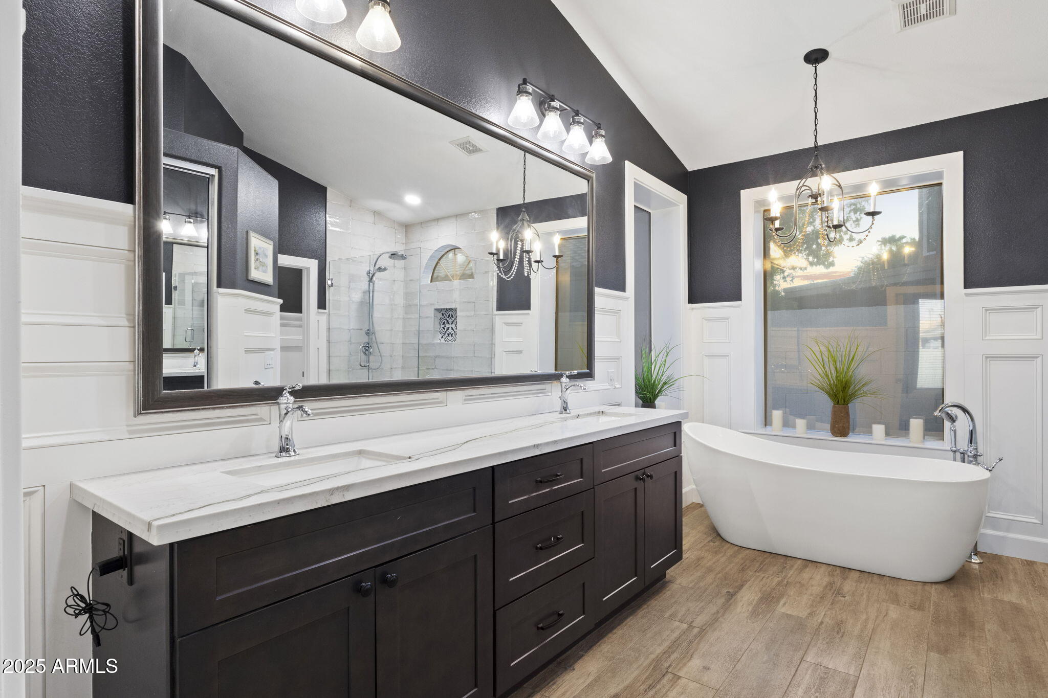 5433 E HARTFORD Avenue