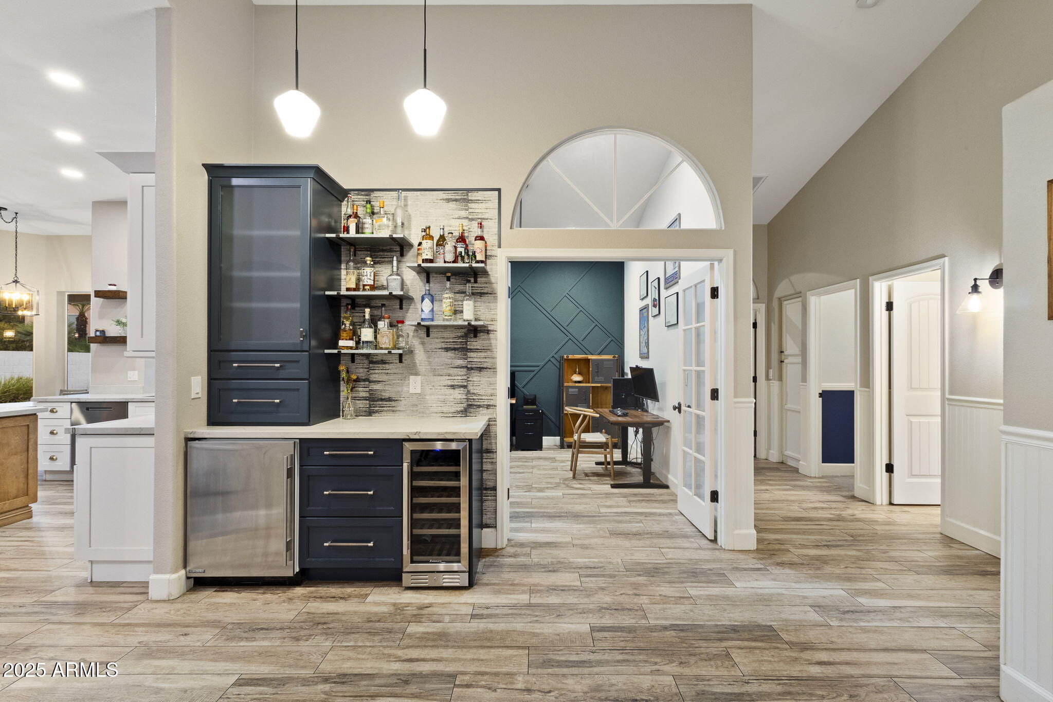 5433 E HARTFORD Avenue