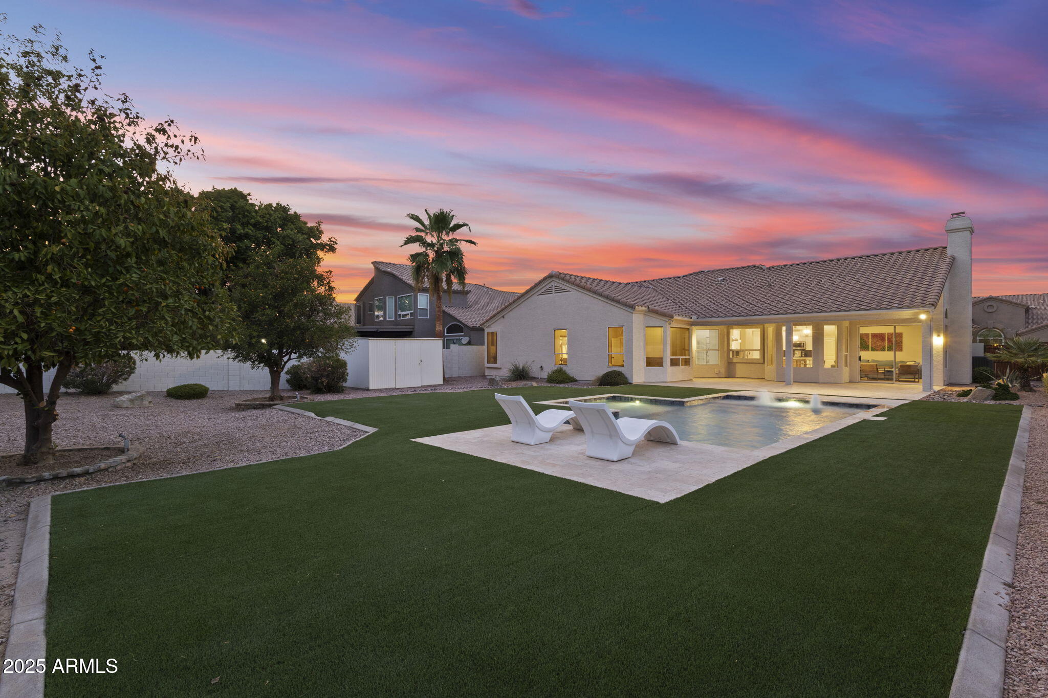 5433 E HARTFORD Avenue