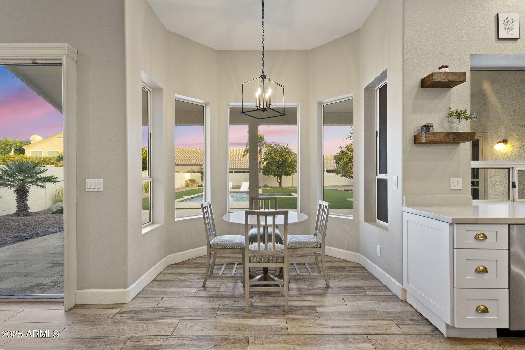 5433 E HARTFORD Avenue