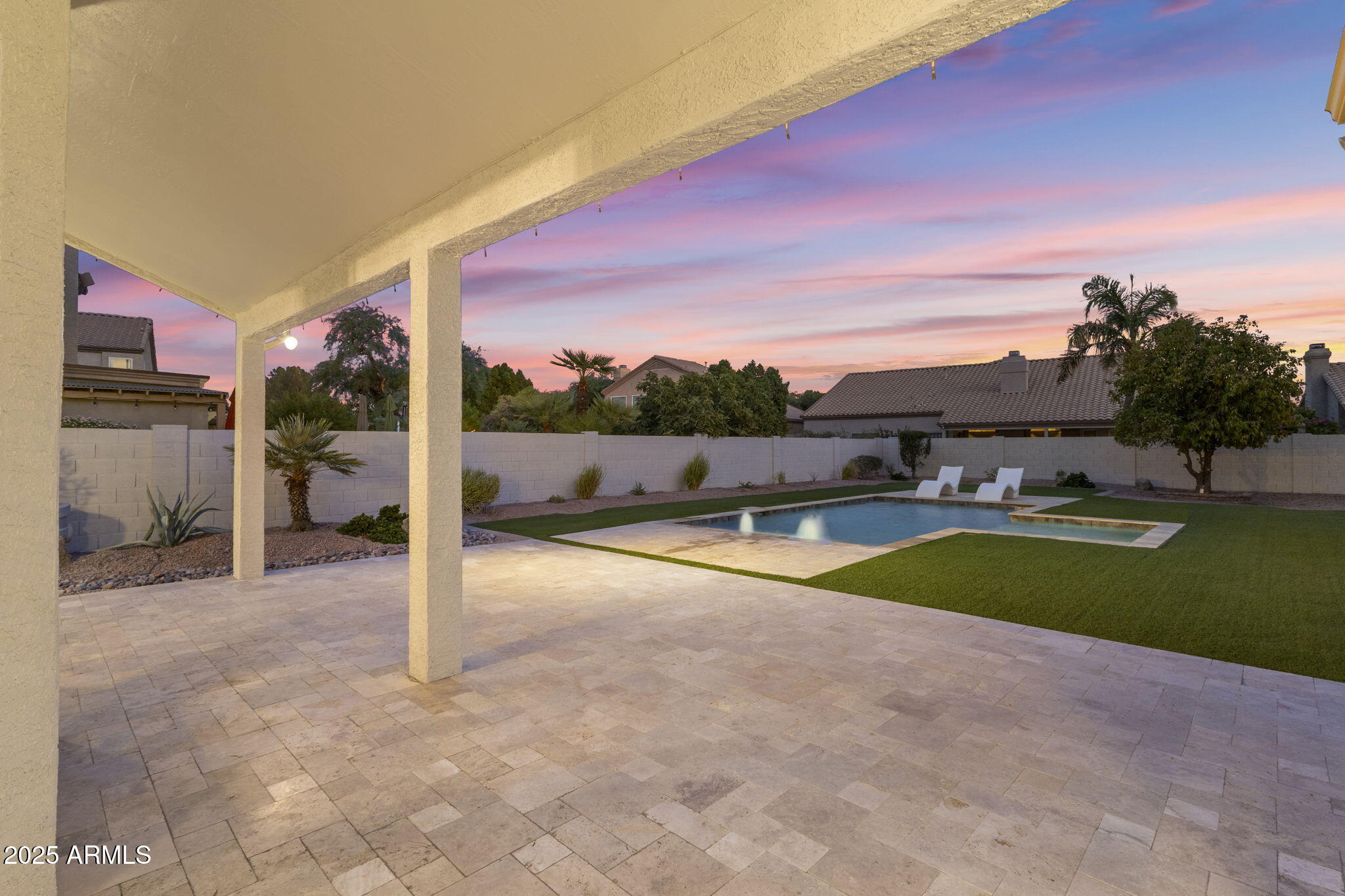 5433 E HARTFORD Avenue