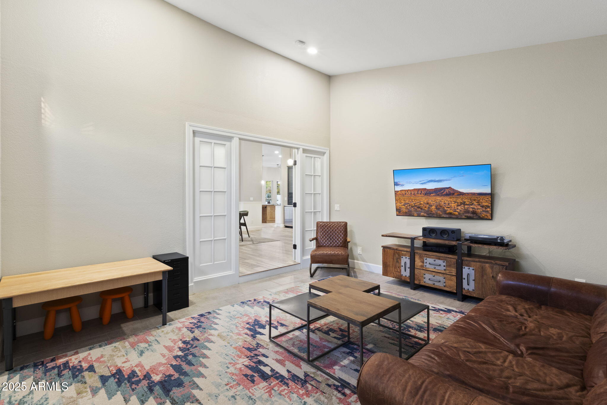 5433 E HARTFORD Avenue