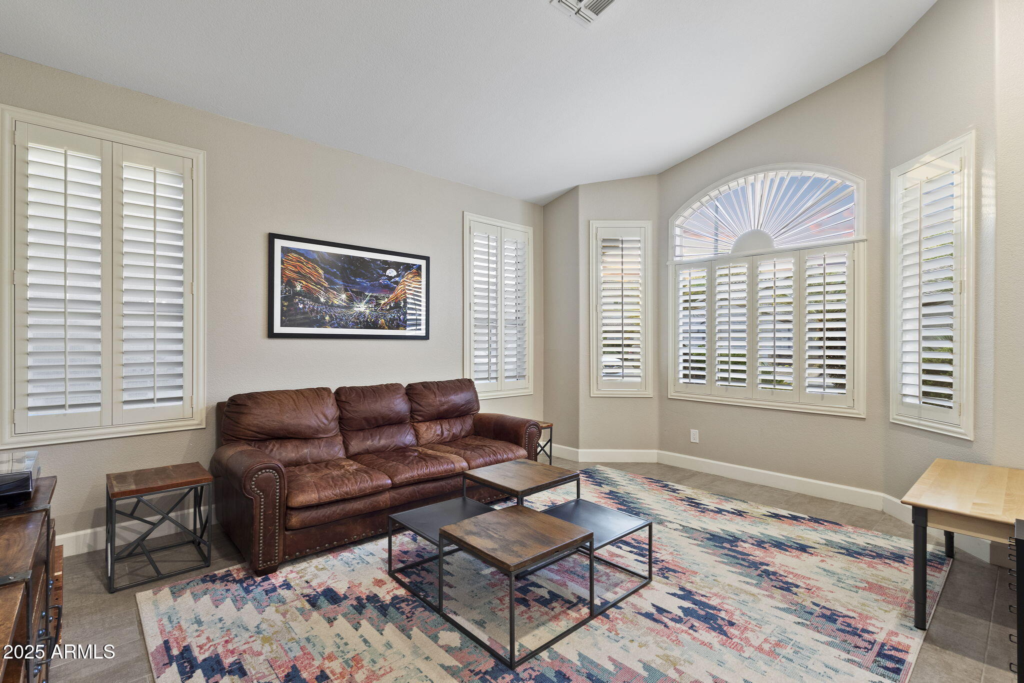 5433 E HARTFORD Avenue