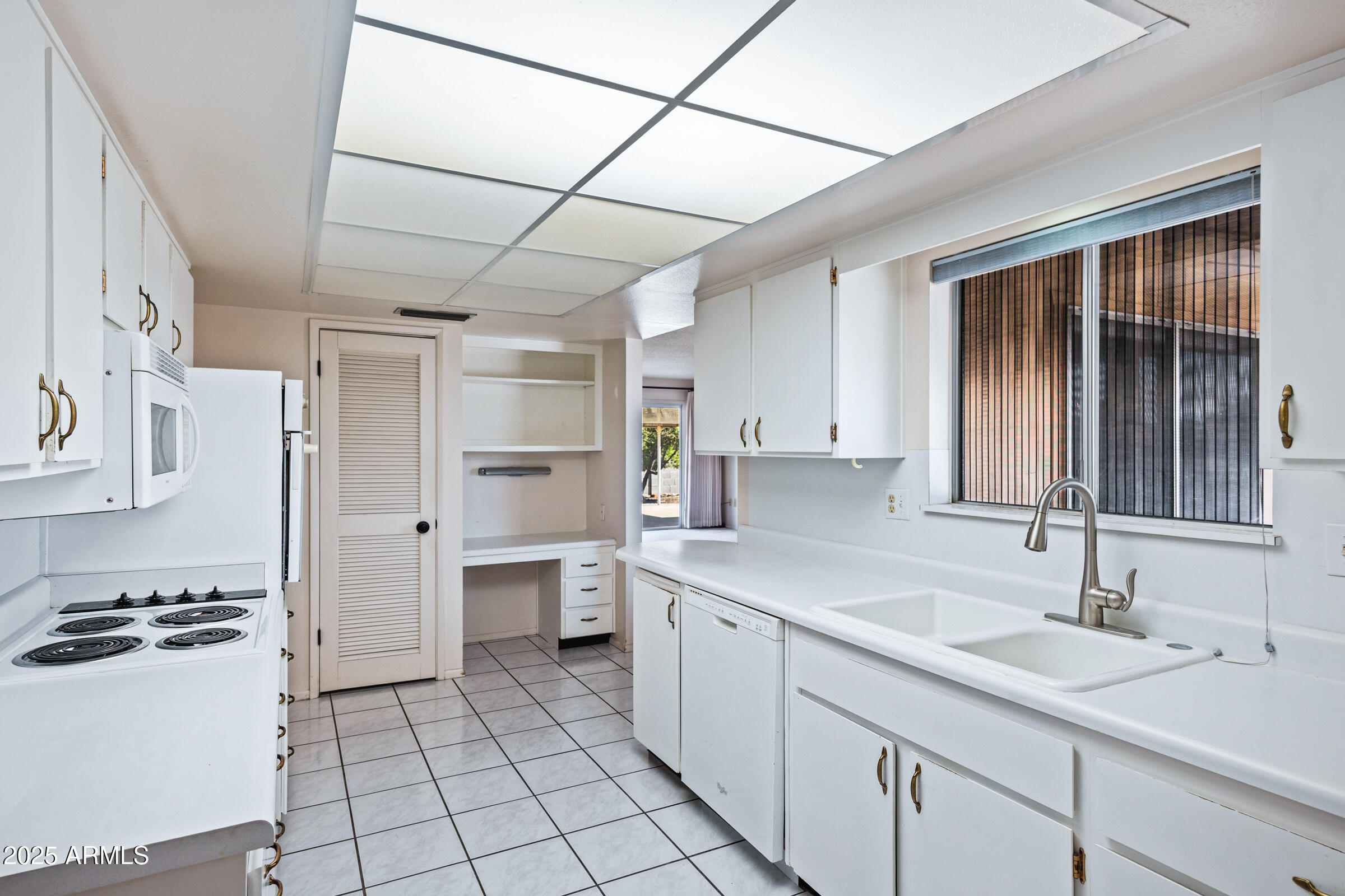 11041 W PLEASANT VALLEY Road