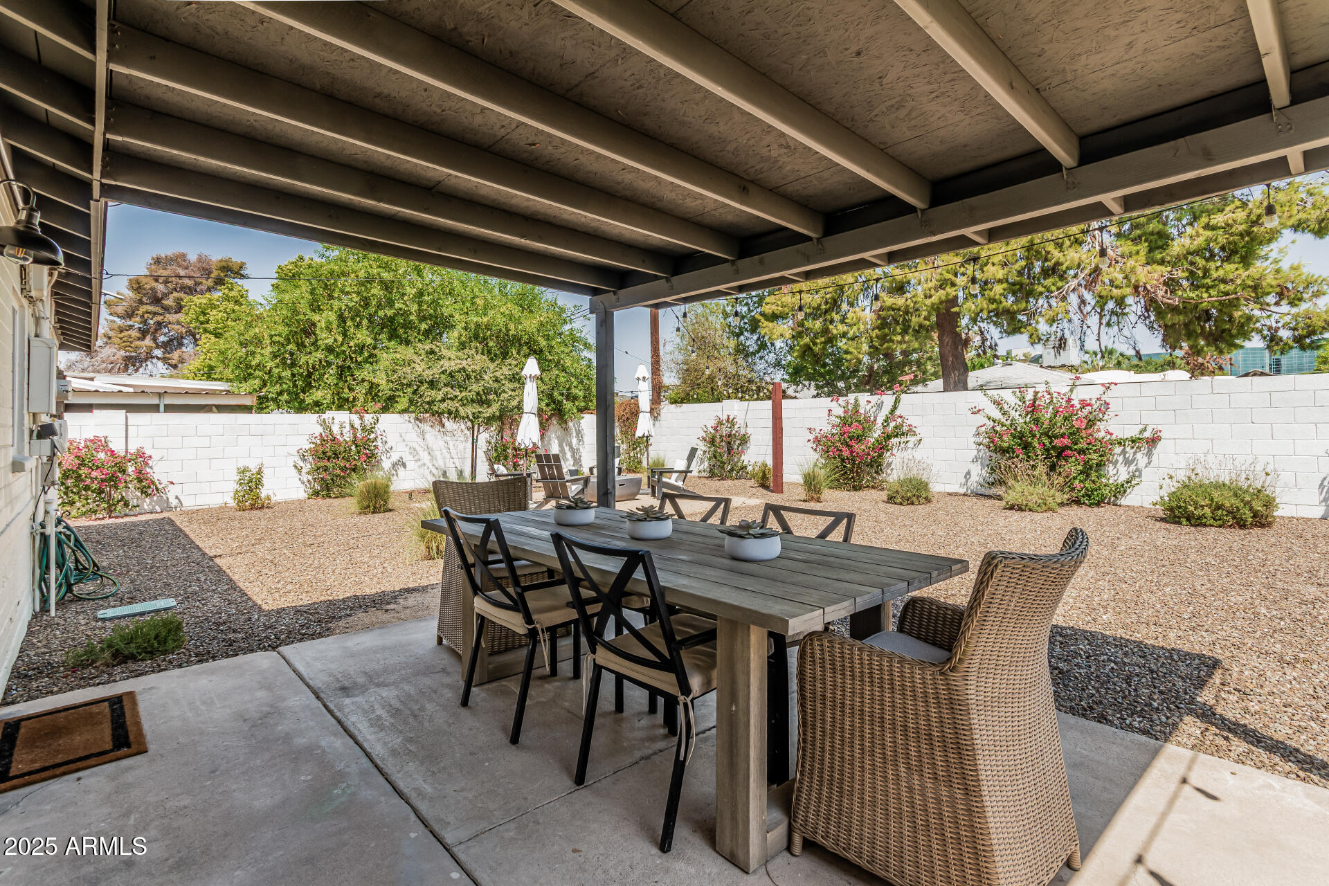 2448 E MEADOWBROOK Avenue