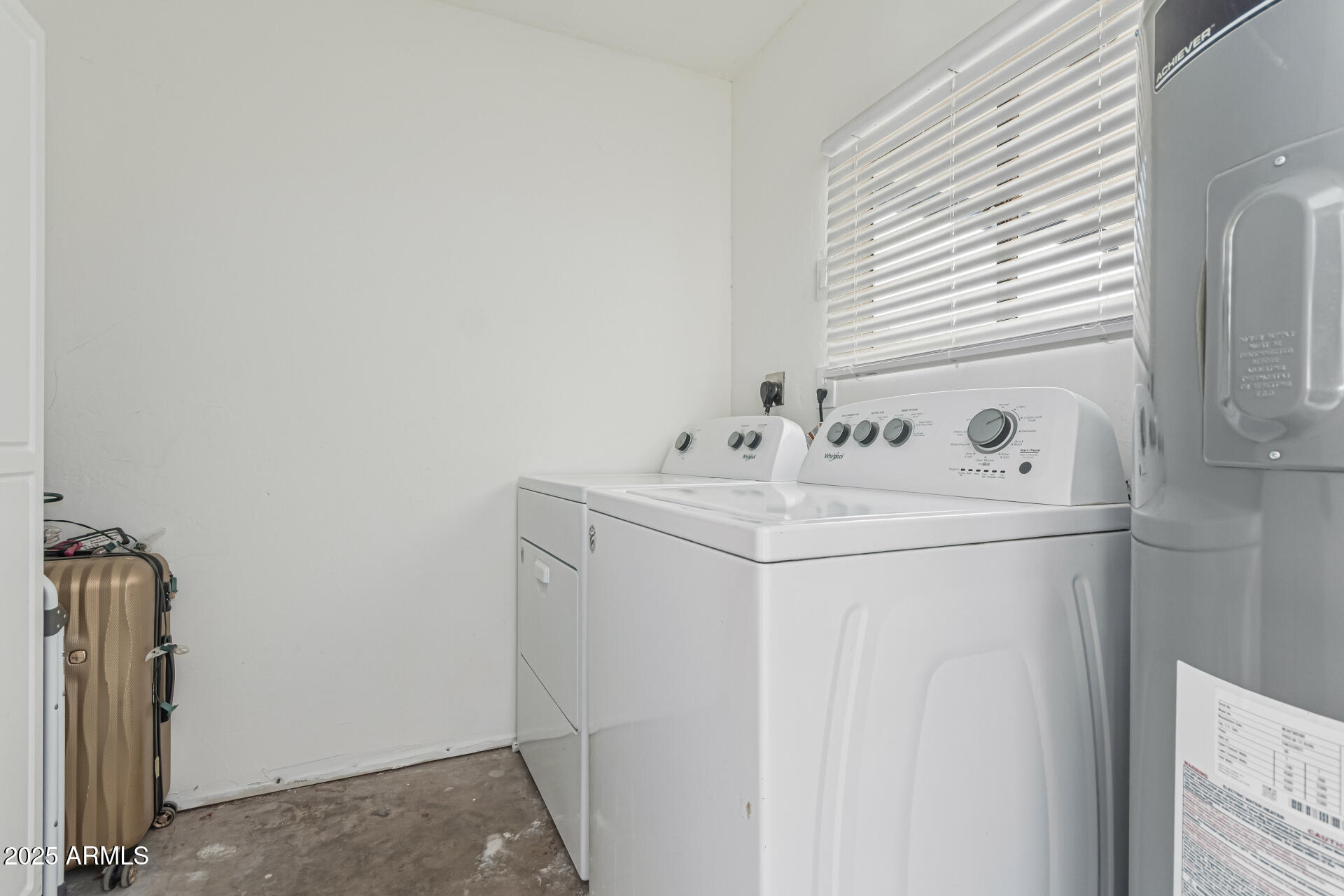 2448 E MEADOWBROOK Avenue