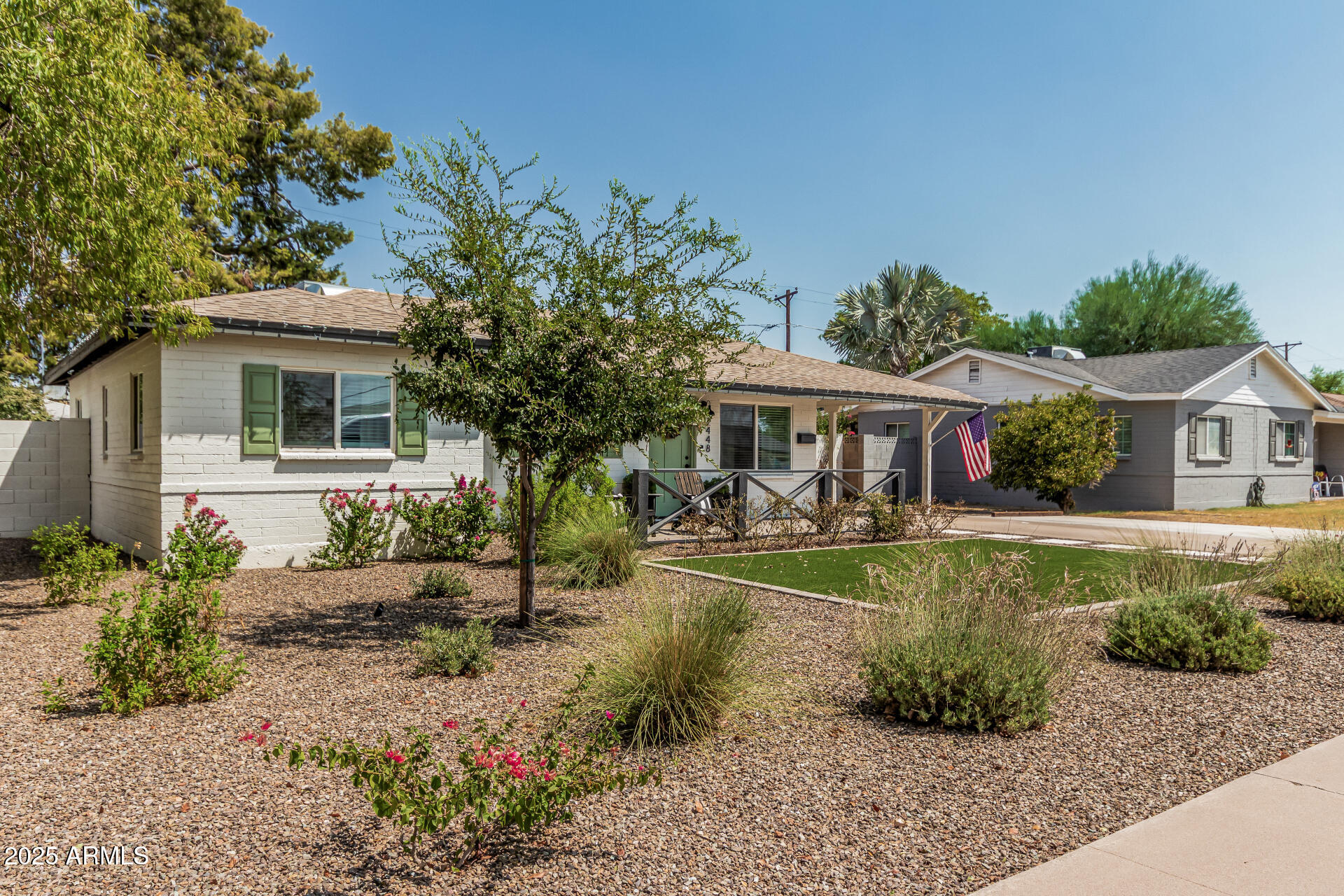 2448 E MEADOWBROOK Avenue