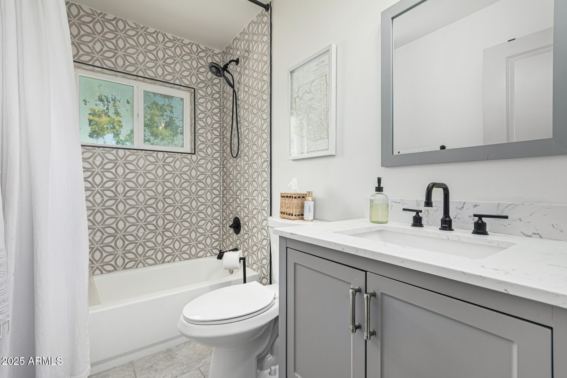 2448 E MEADOWBROOK Avenue