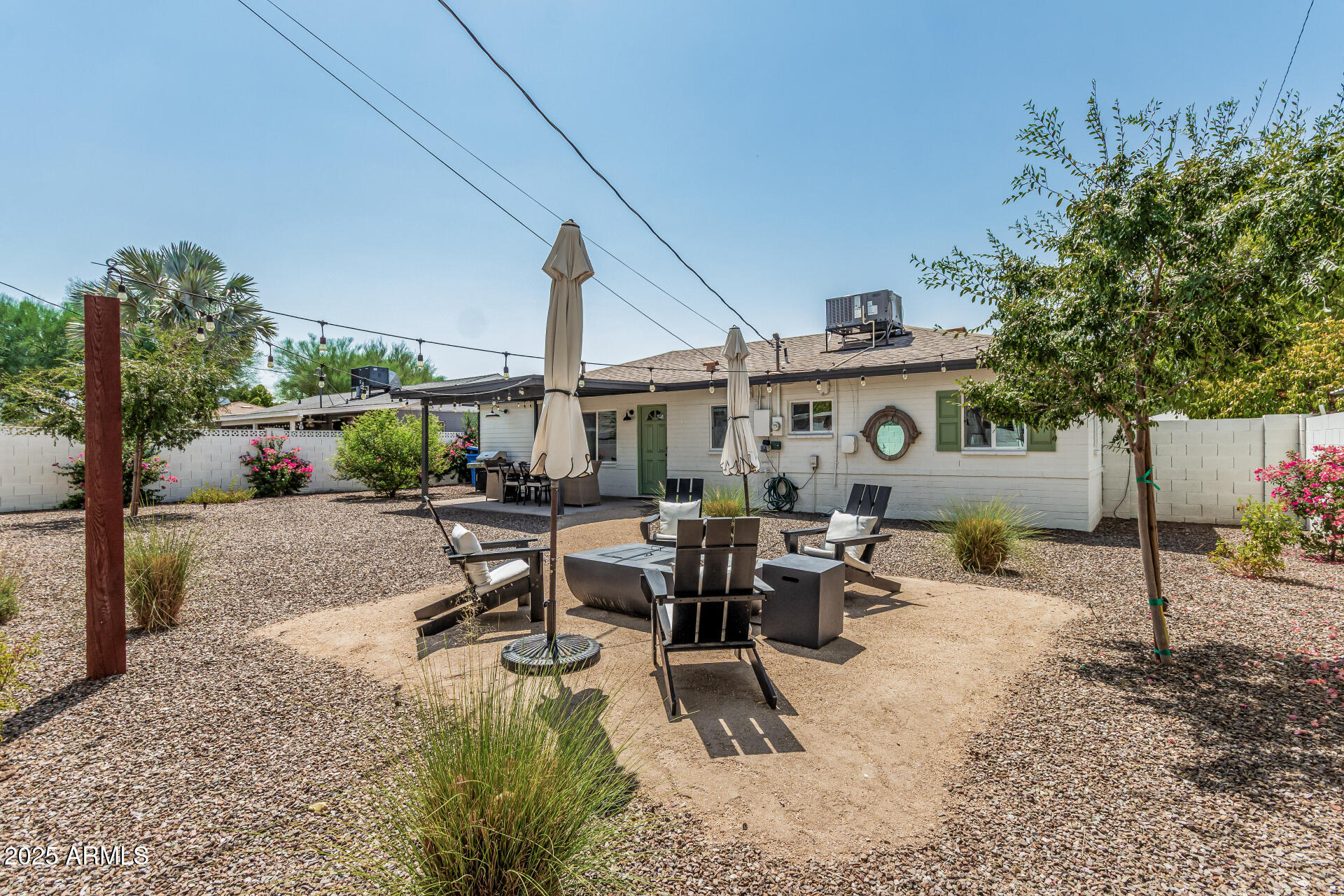 2448 E MEADOWBROOK Avenue