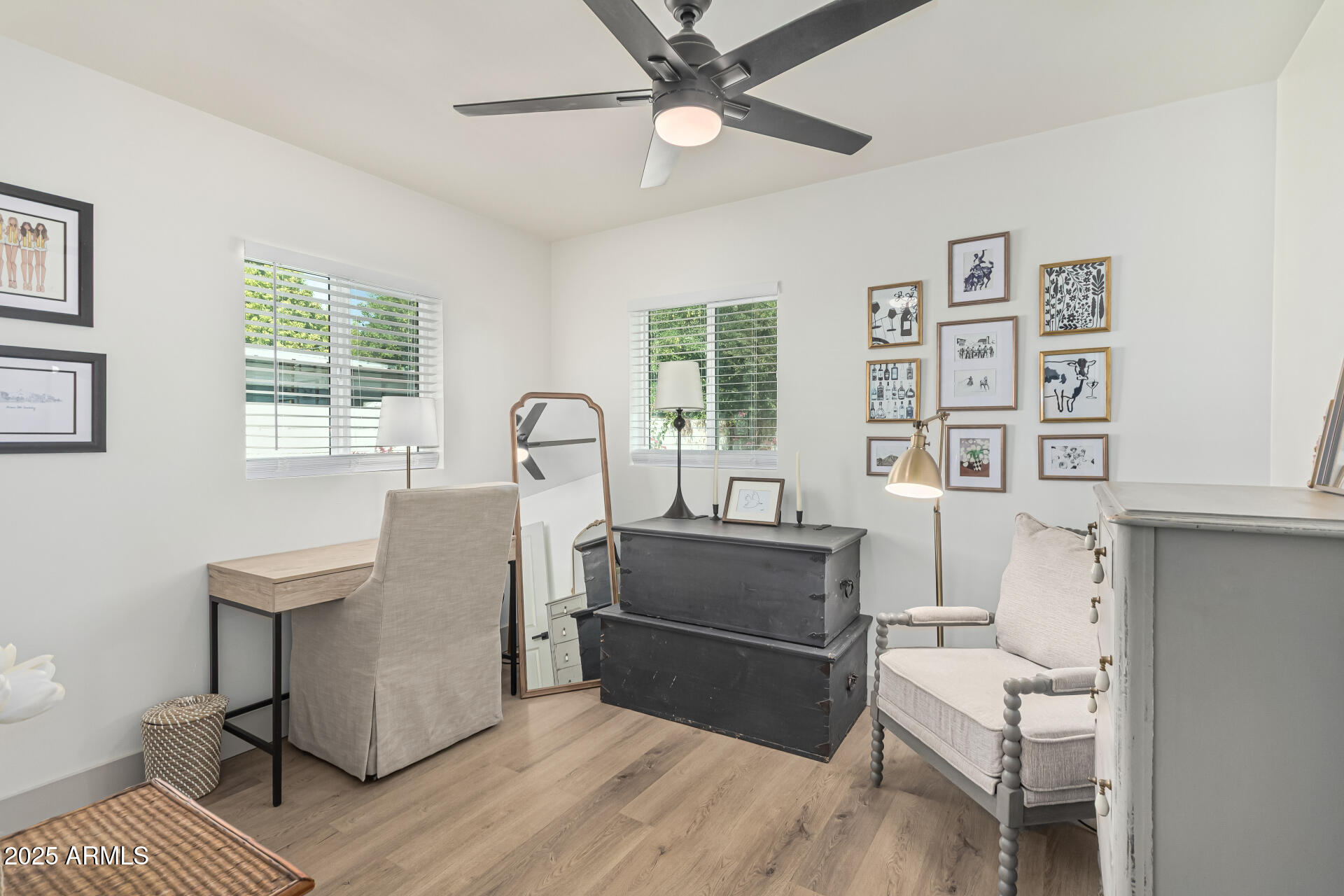 2448 E MEADOWBROOK Avenue