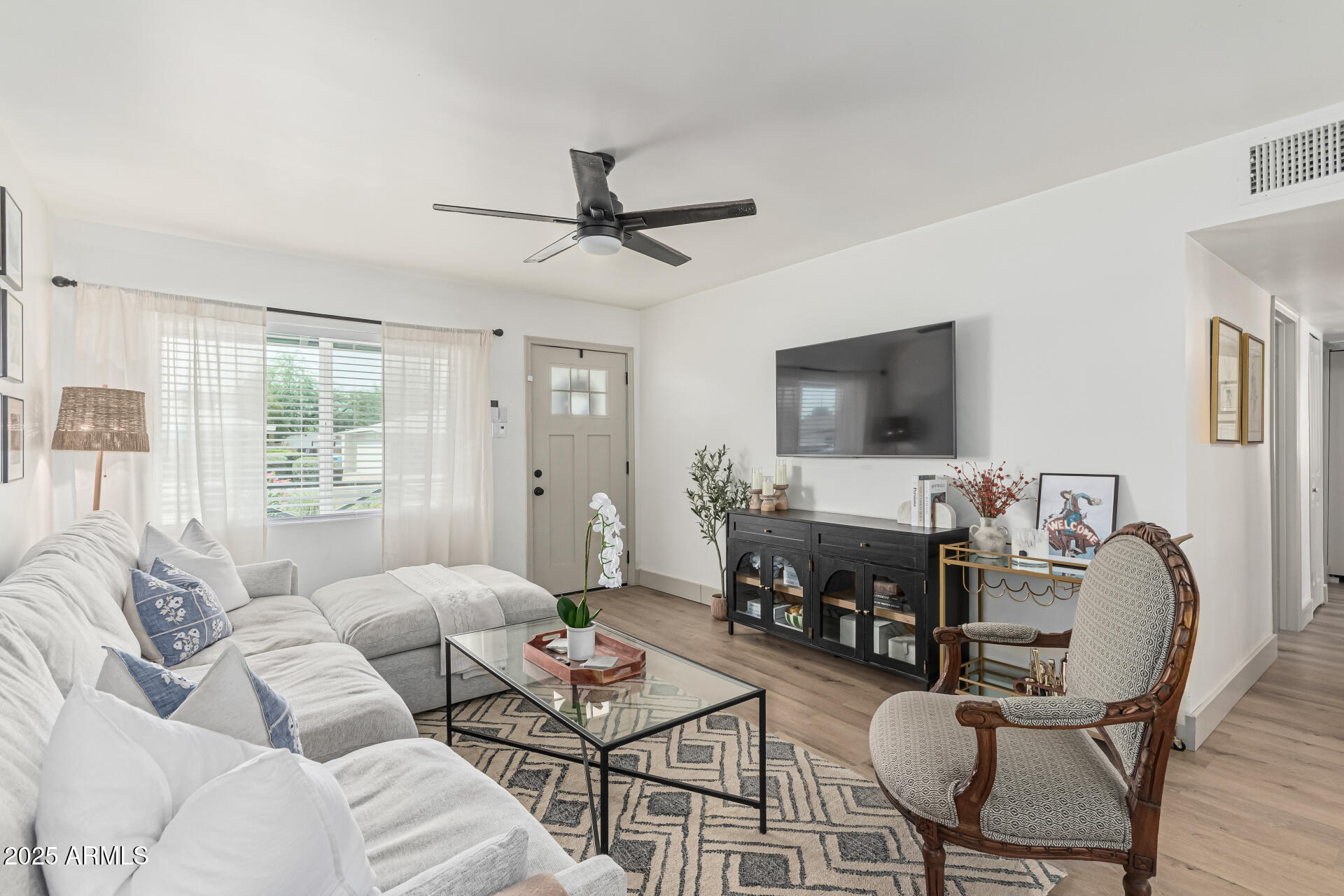 2448 E MEADOWBROOK Avenue