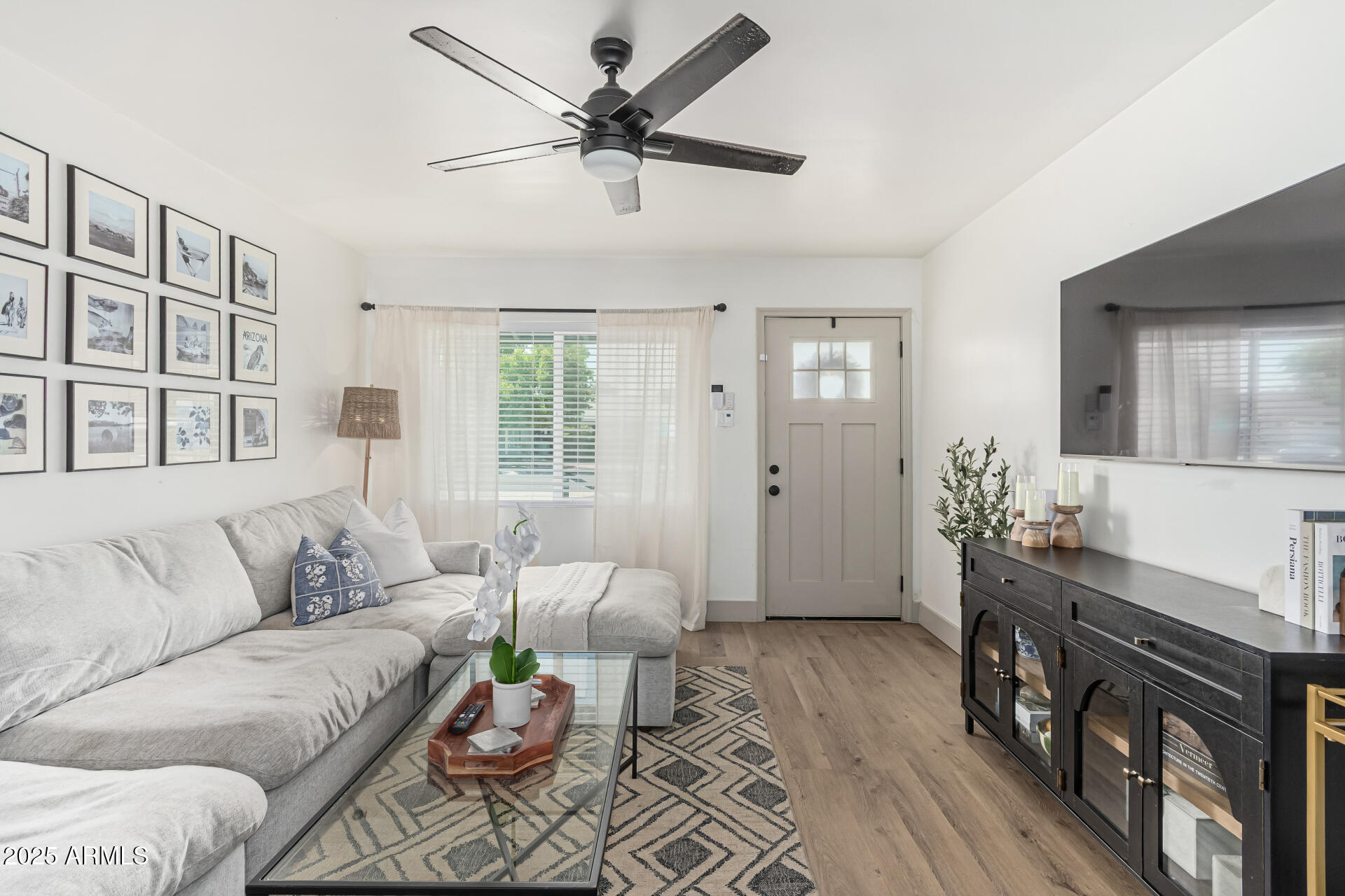 2448 E MEADOWBROOK Avenue