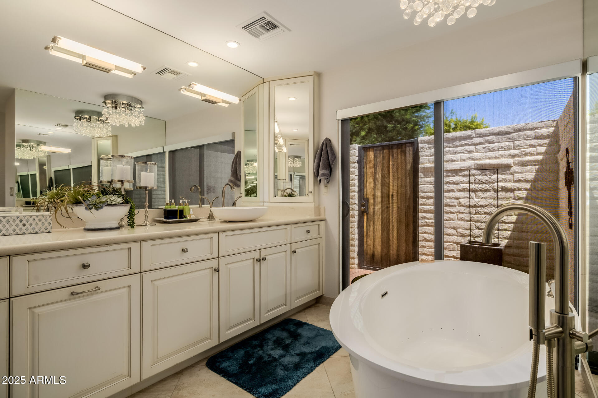 7322 E MCLELLAN Boulevard