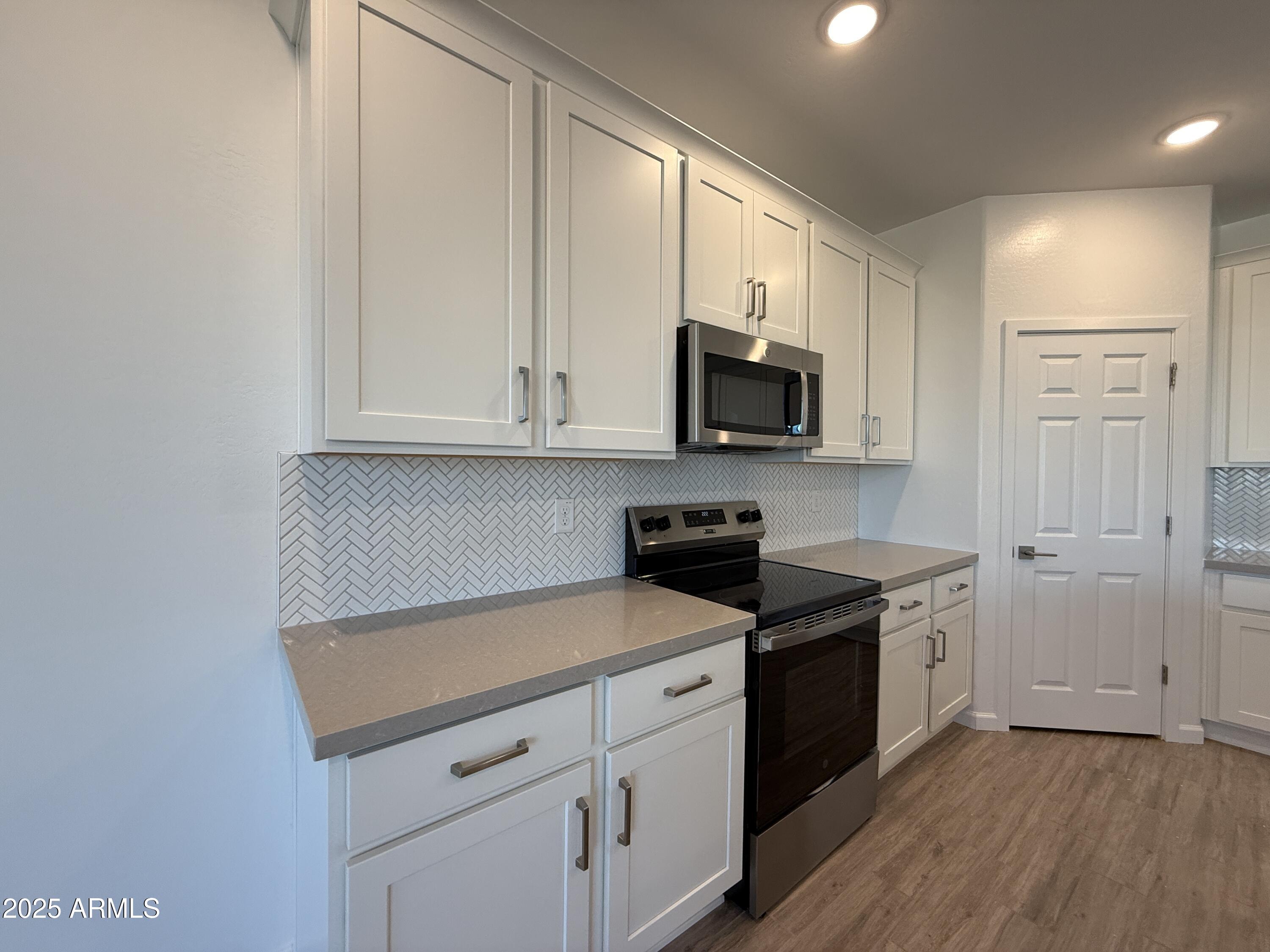 9628 W TAMARISK Avenue