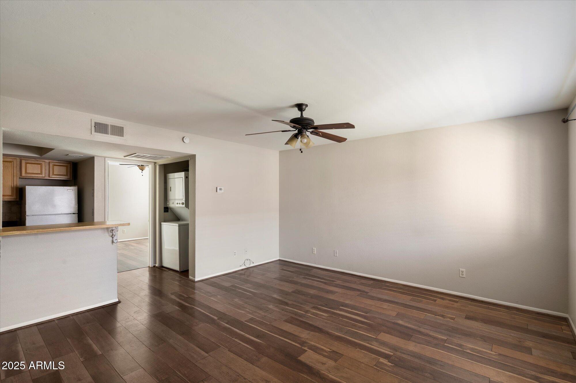 700 W UNIVERSITY Drive, 253