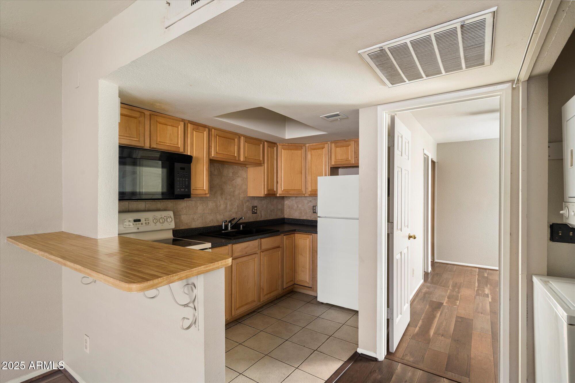 700 W UNIVERSITY Drive, 253