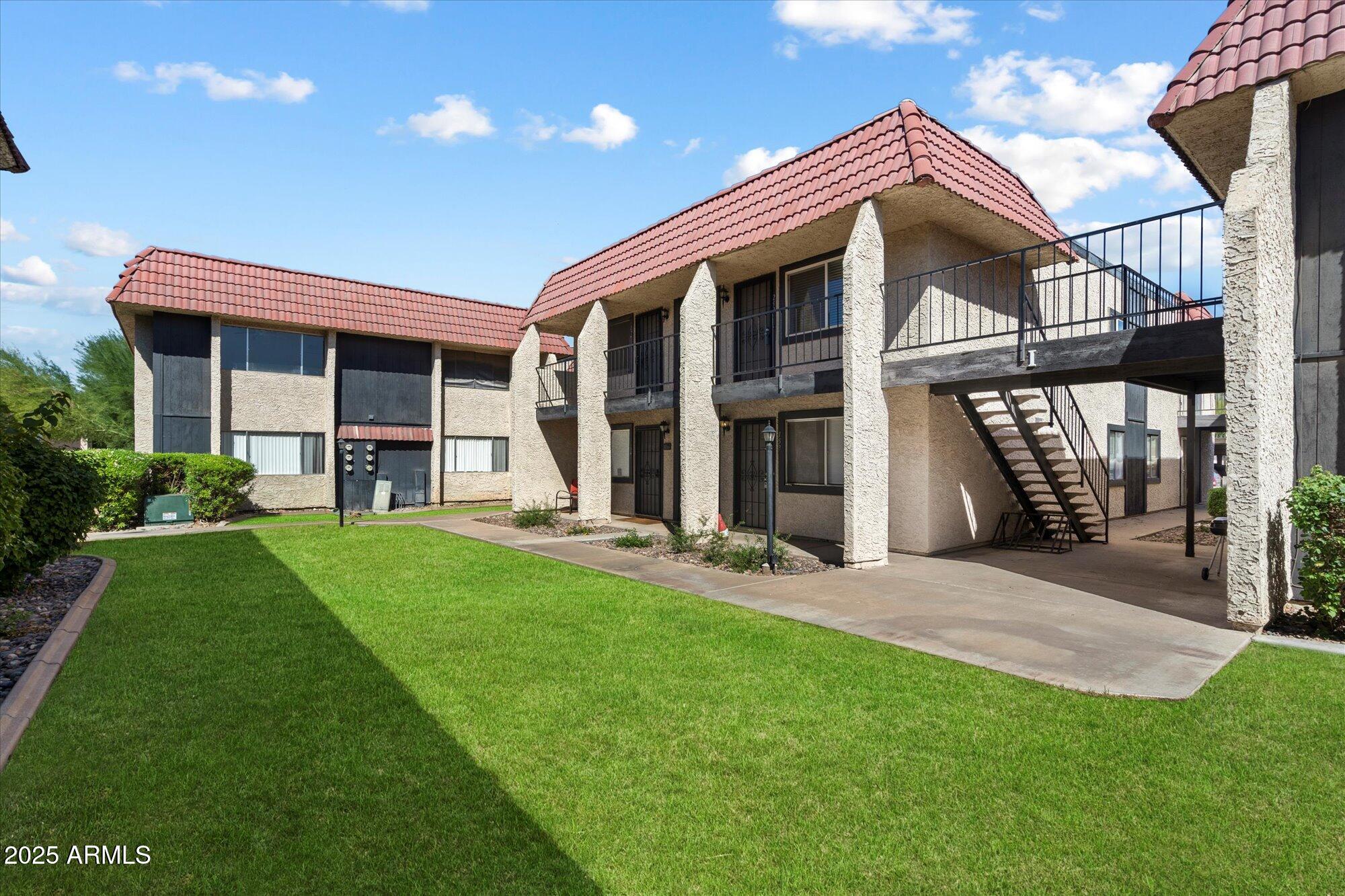 700 W UNIVERSITY Drive, 253