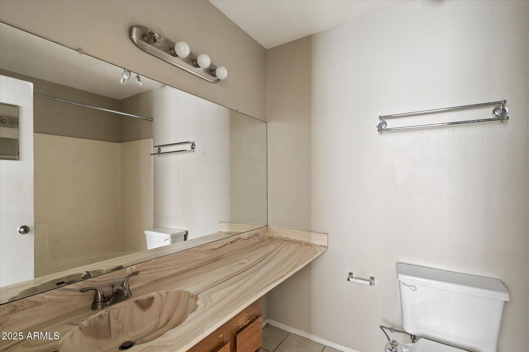 700 W UNIVERSITY Drive, 253