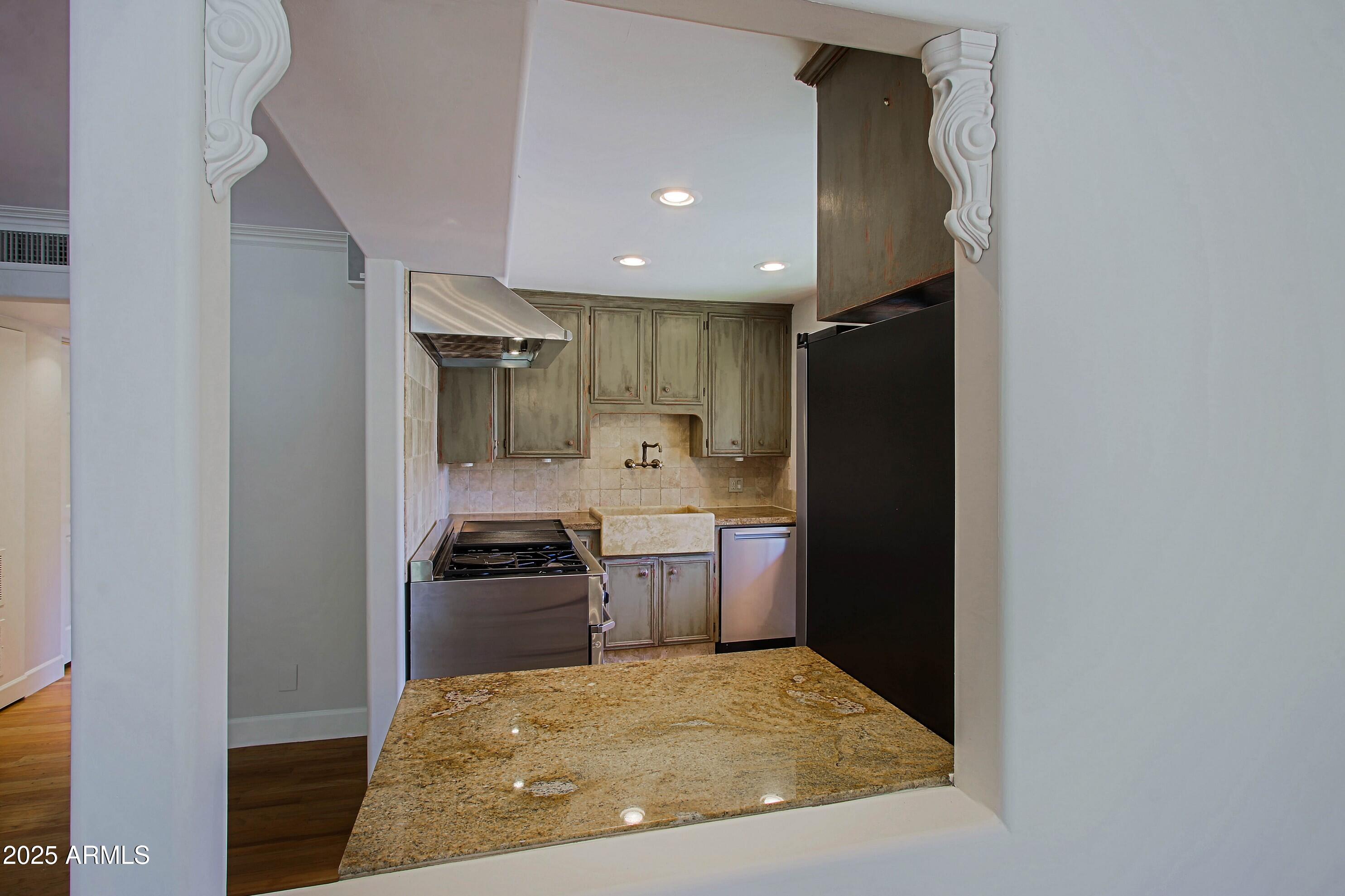 190 E CORONADO Road, 73