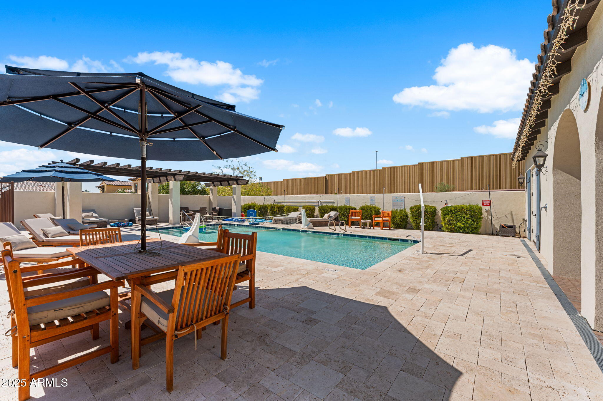 1500 E WAHALLA Lane, W3