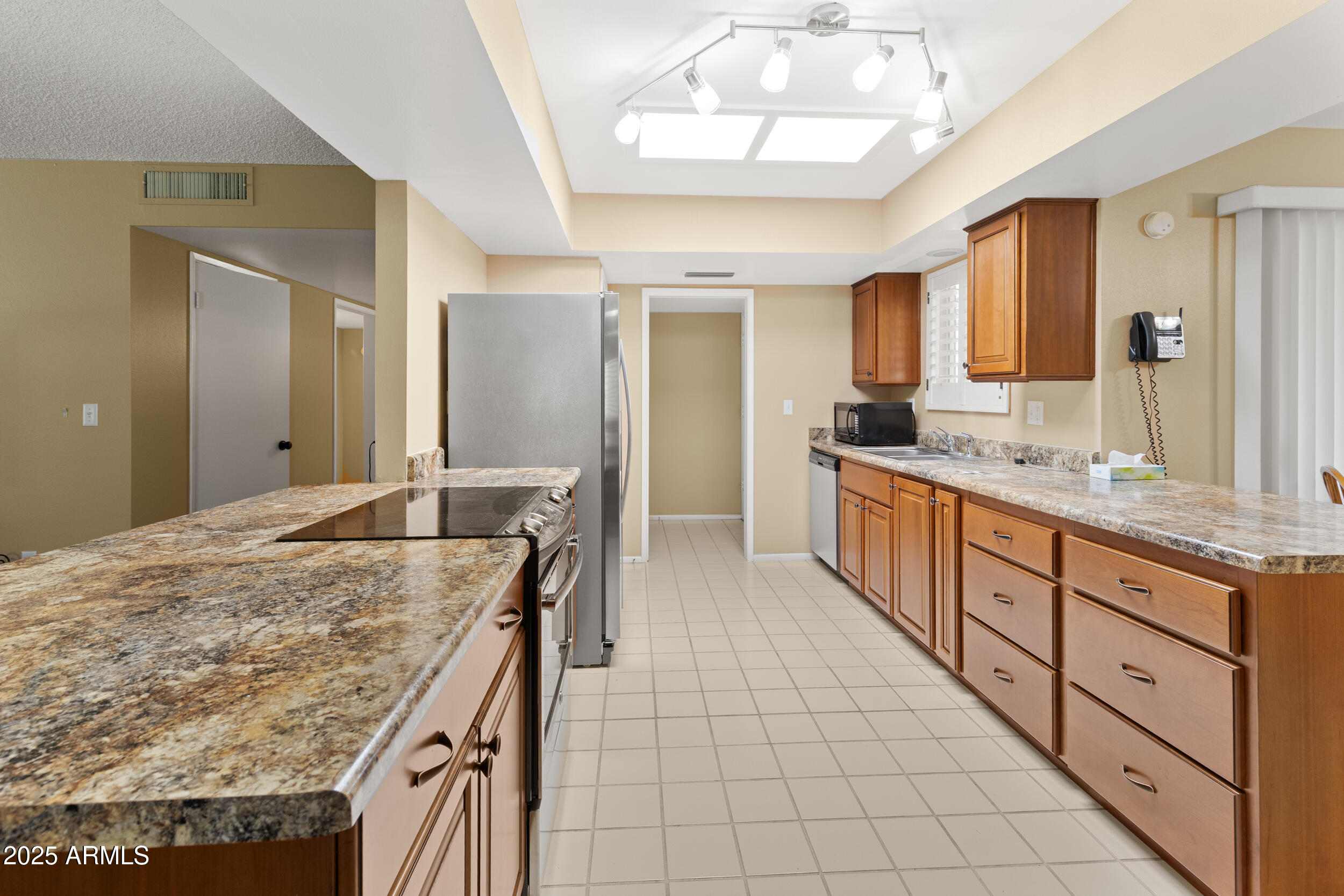 10425 W ROUNDELAY Circle