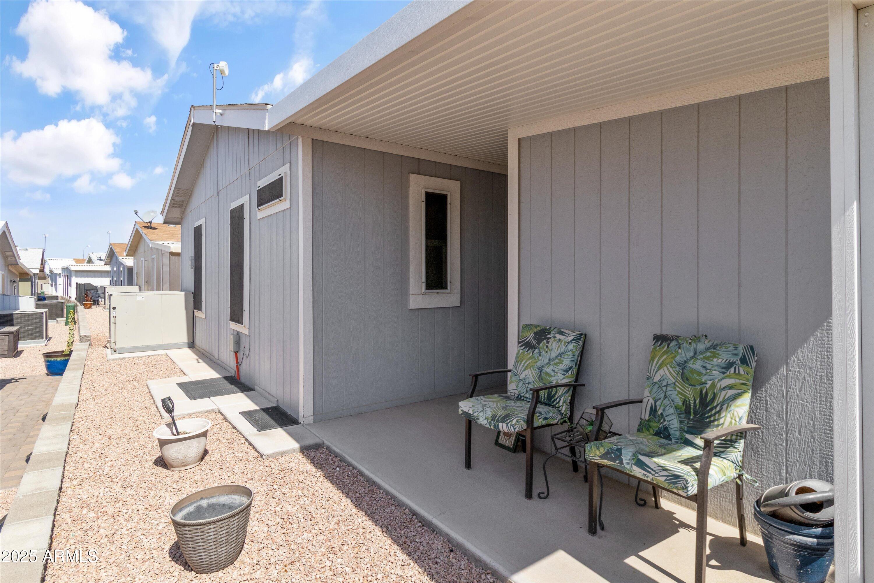 650 N HAWES Road, 3717