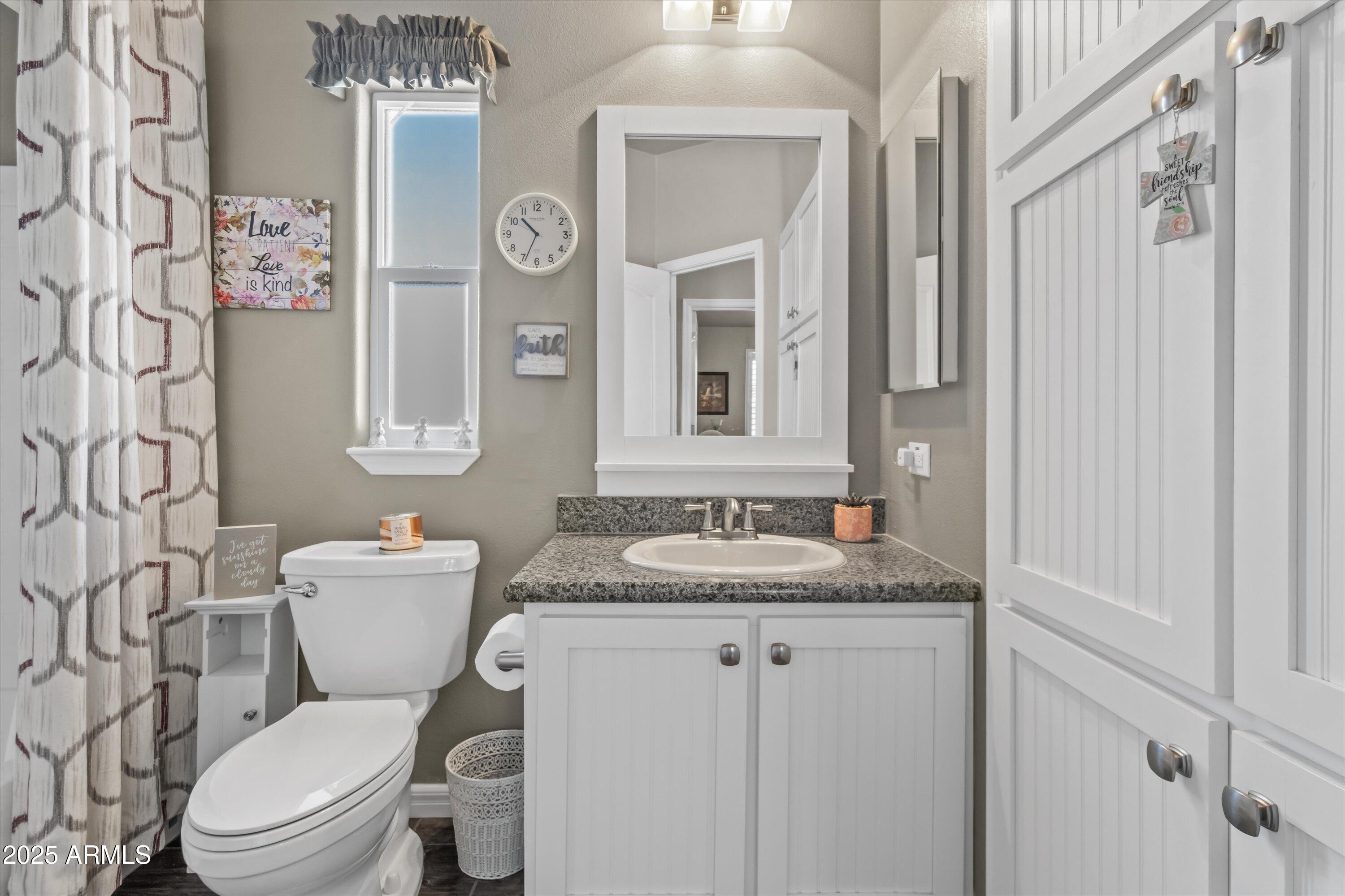 650 N HAWES Road, 3717