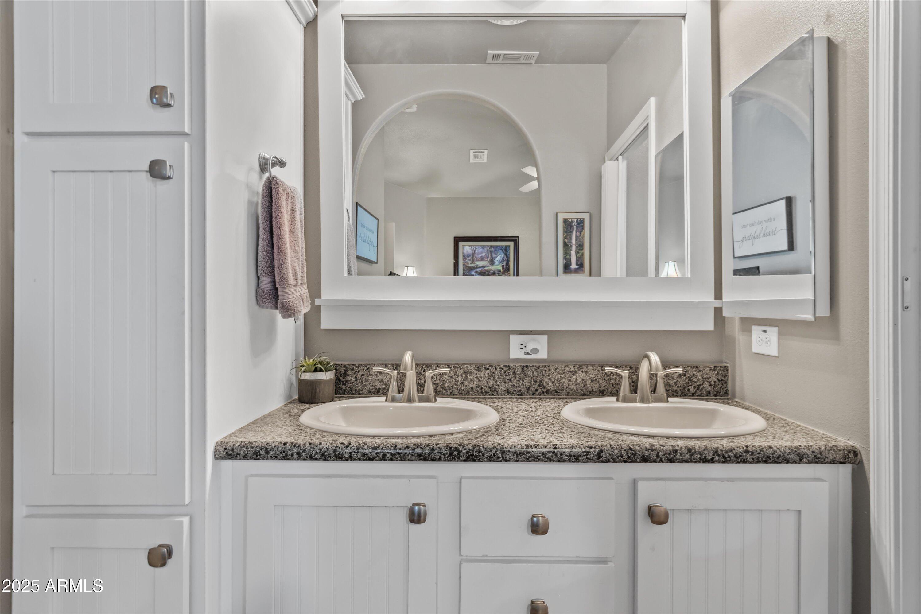 650 N HAWES Road, 3717