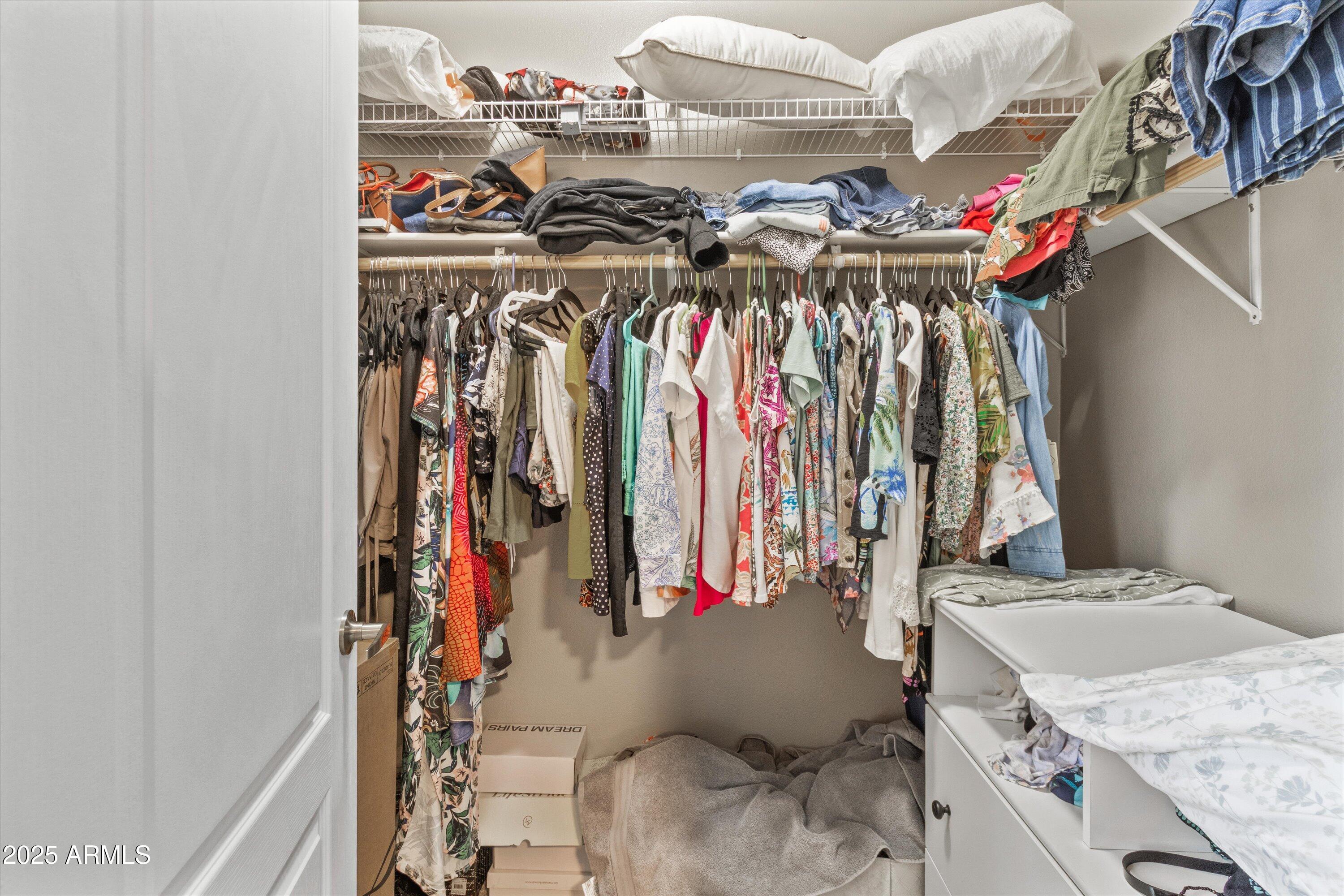 650 N HAWES Road, 3717