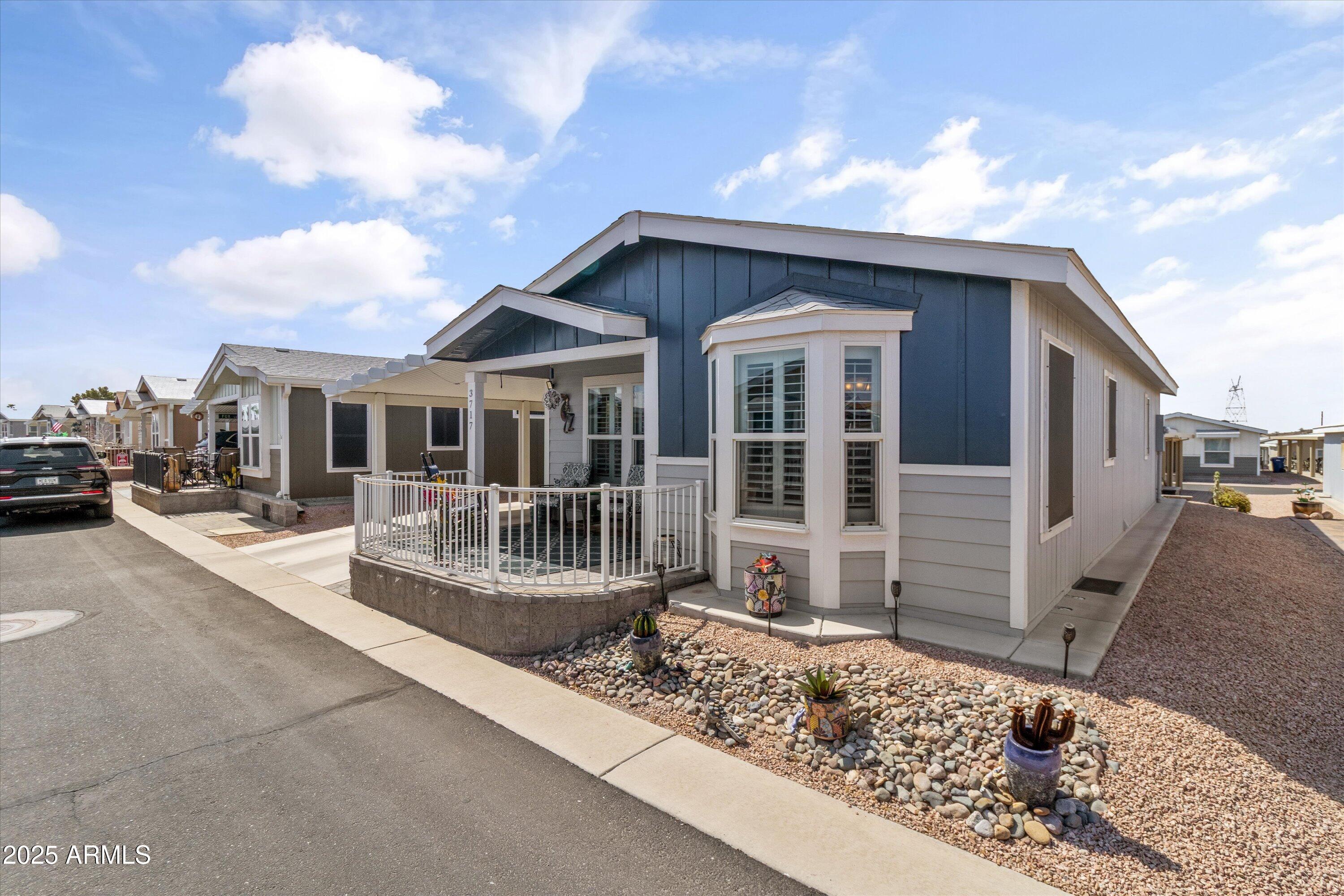 650 N HAWES Road, 3717