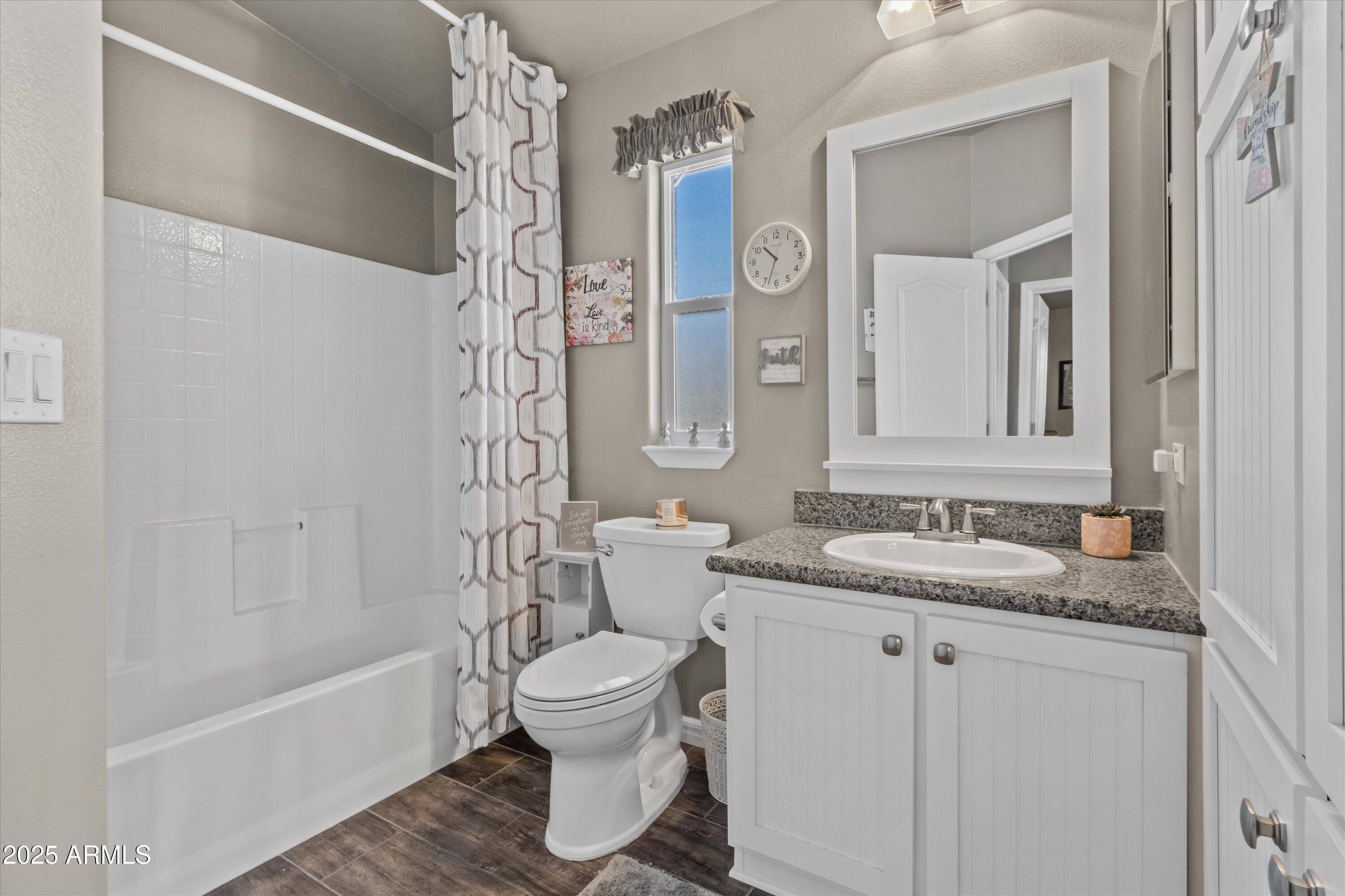 650 N HAWES Road, 3717