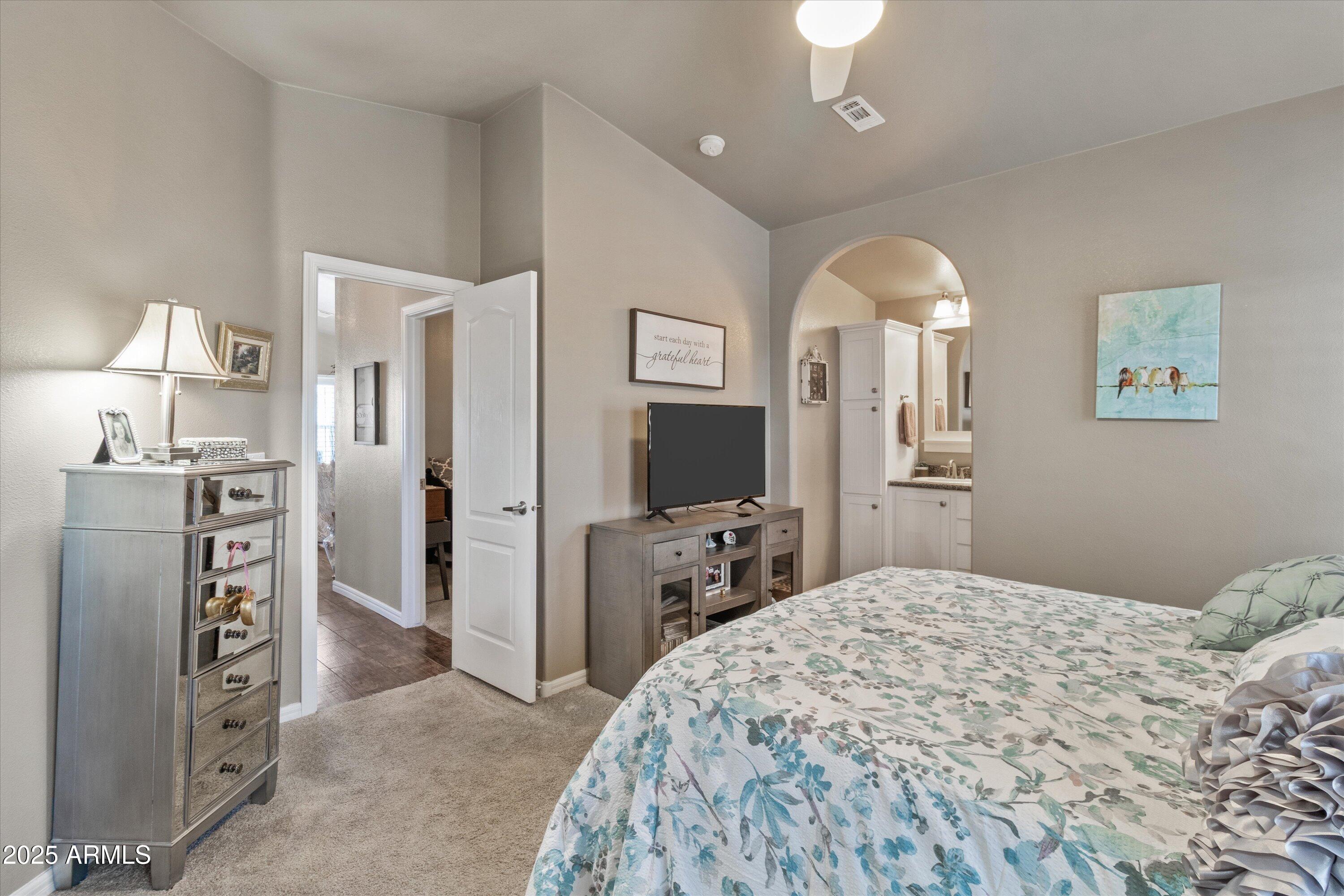 650 N HAWES Road, 3717