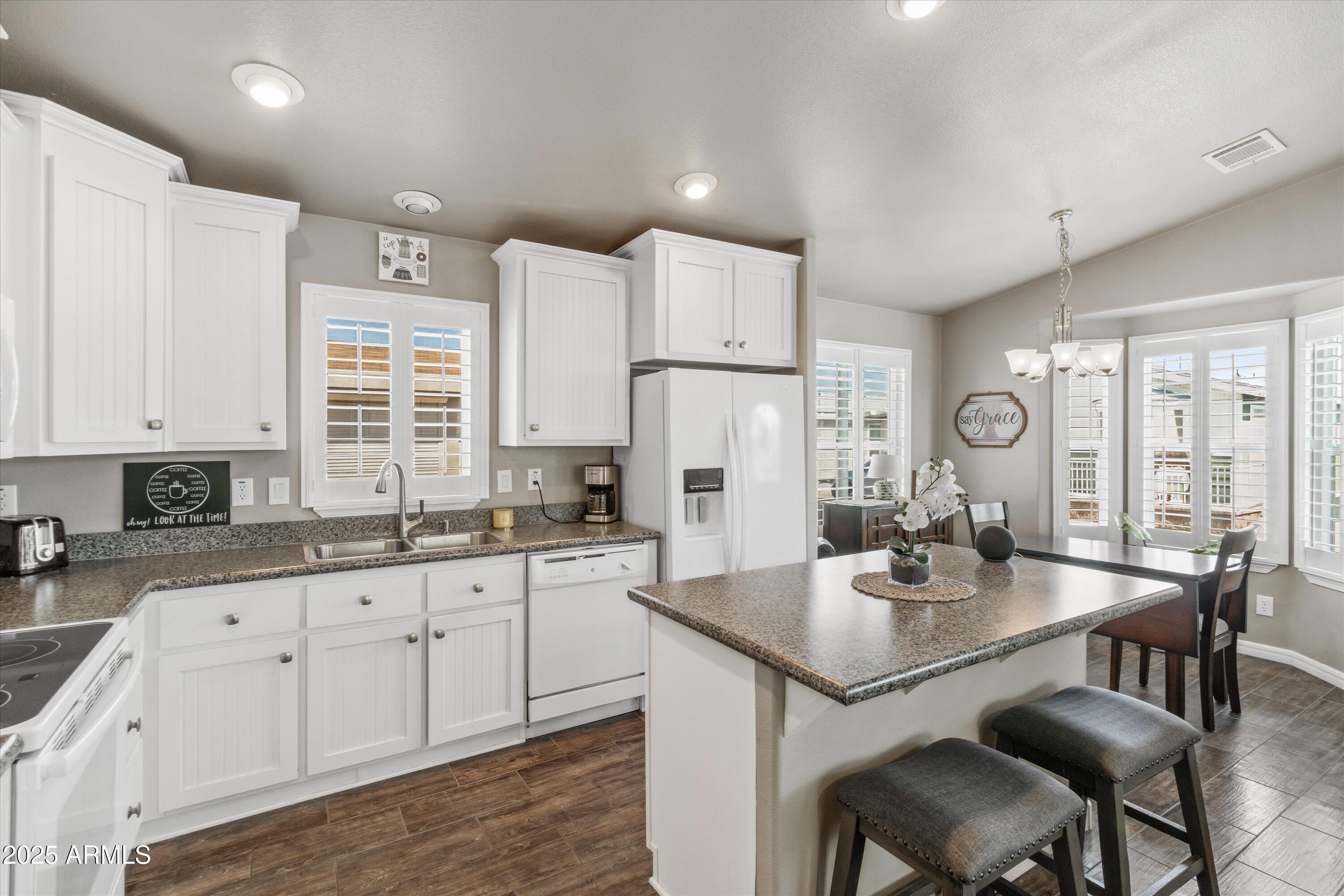 650 N HAWES Road, 3717