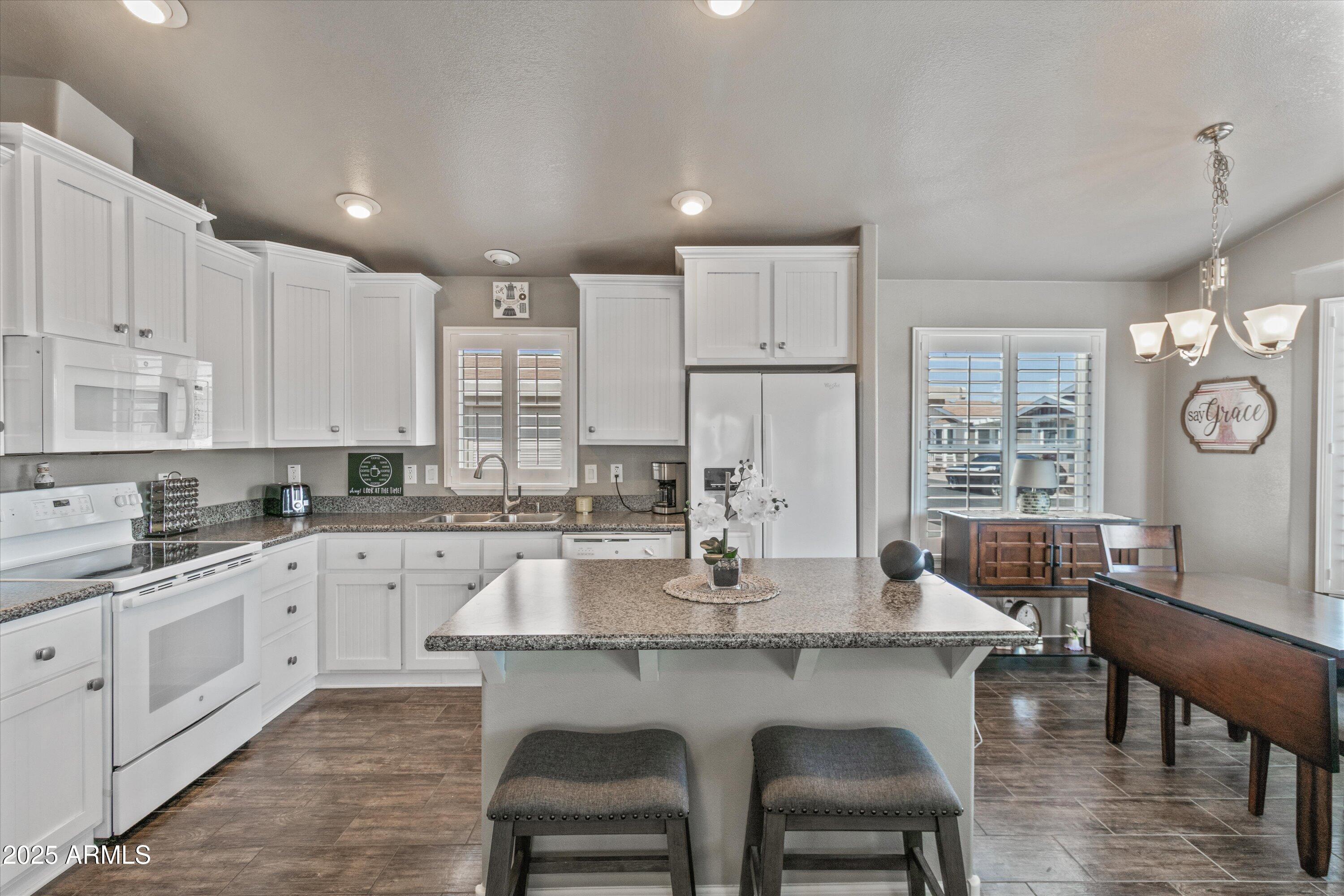 650 N HAWES Road, 3717