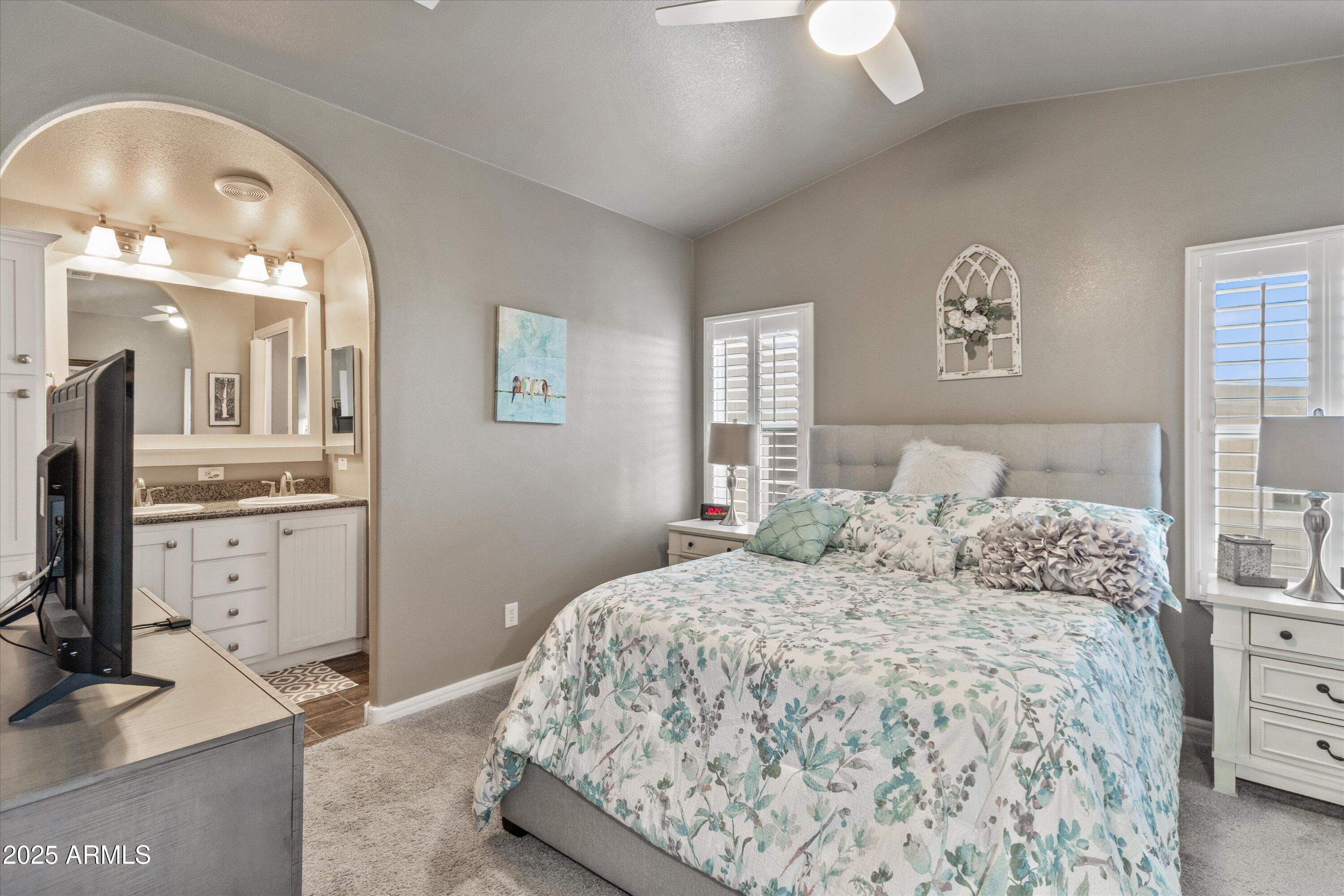 650 N HAWES Road, 3717