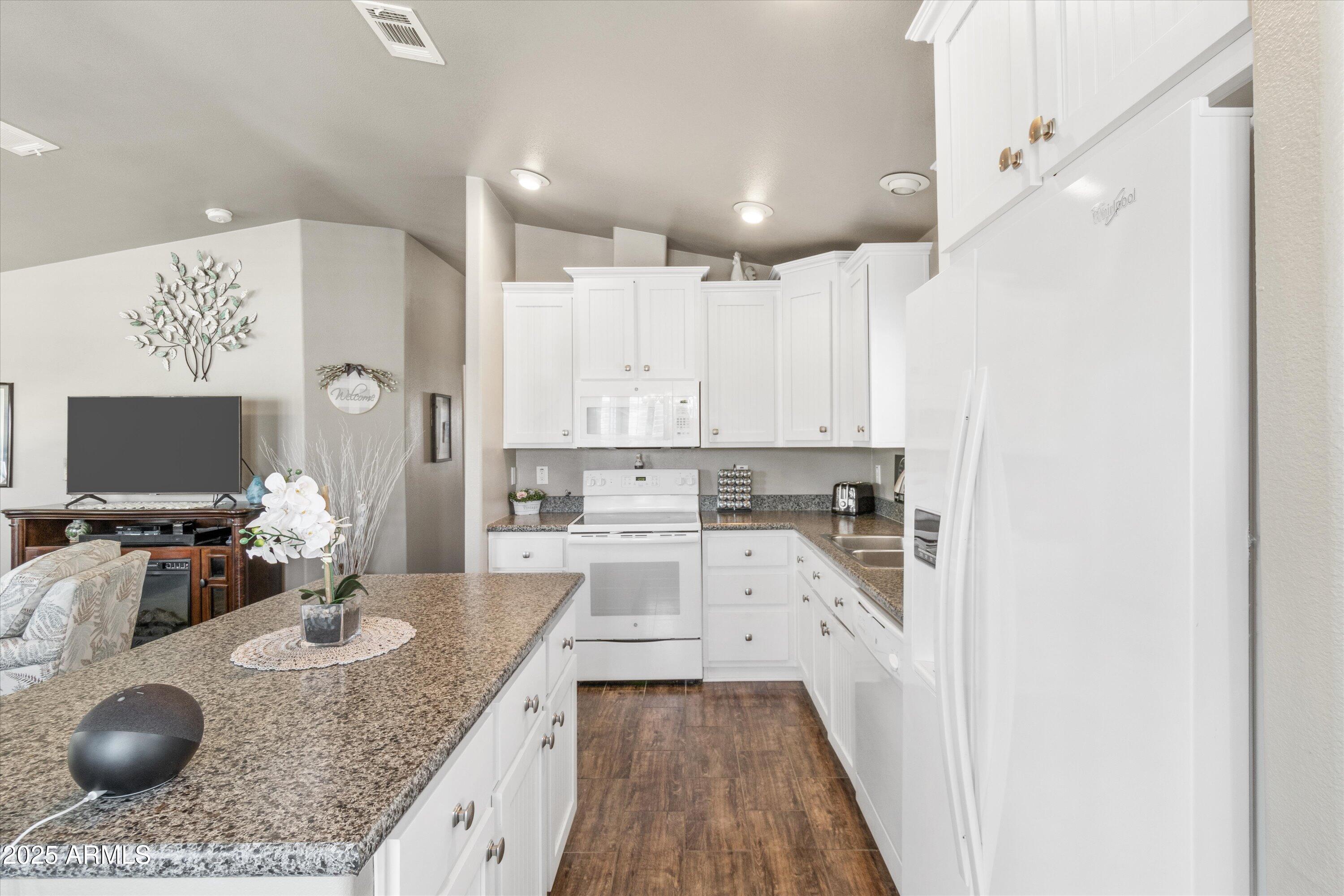 650 N HAWES Road, 3717