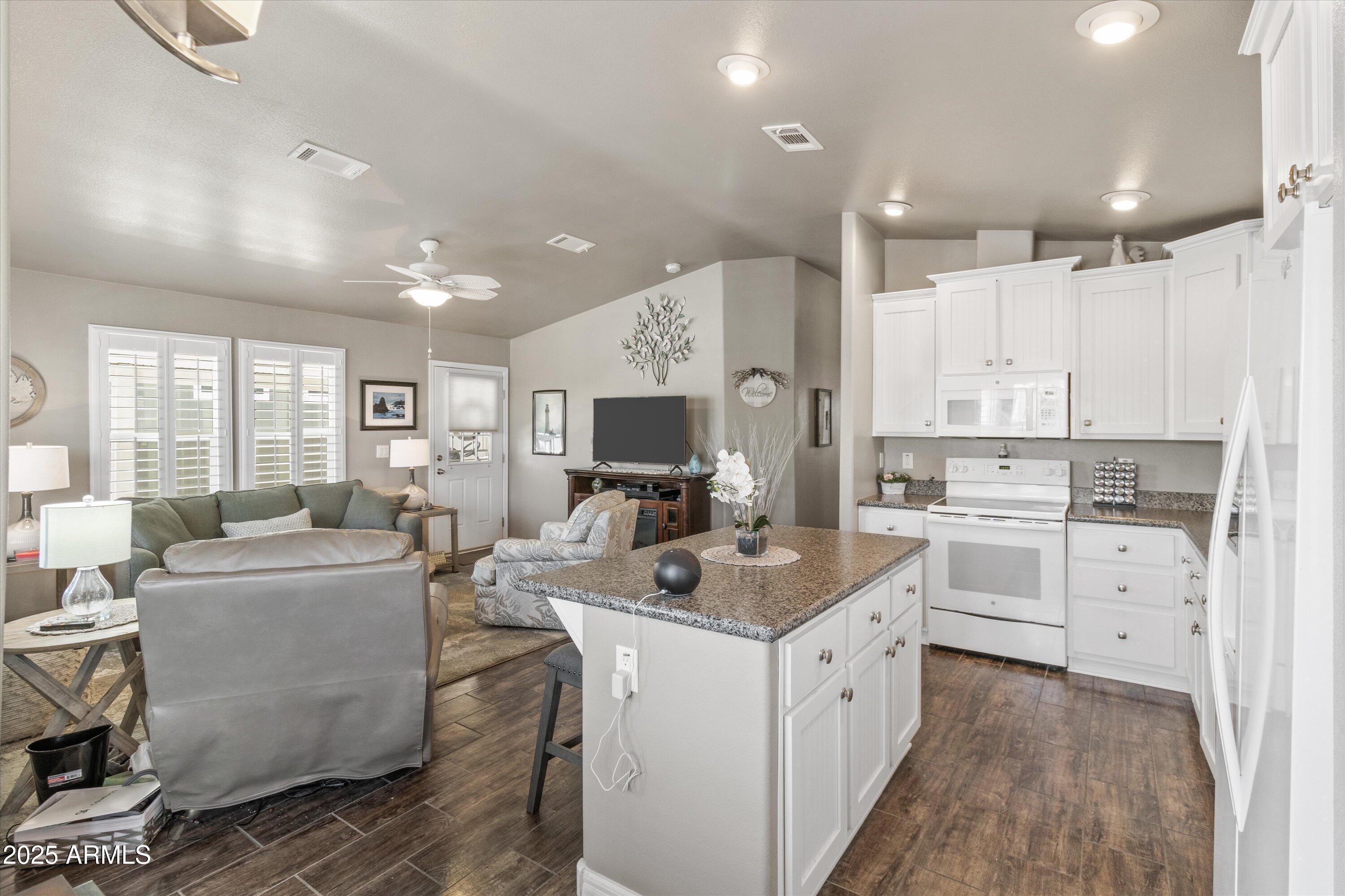 650 N HAWES Road, 3717